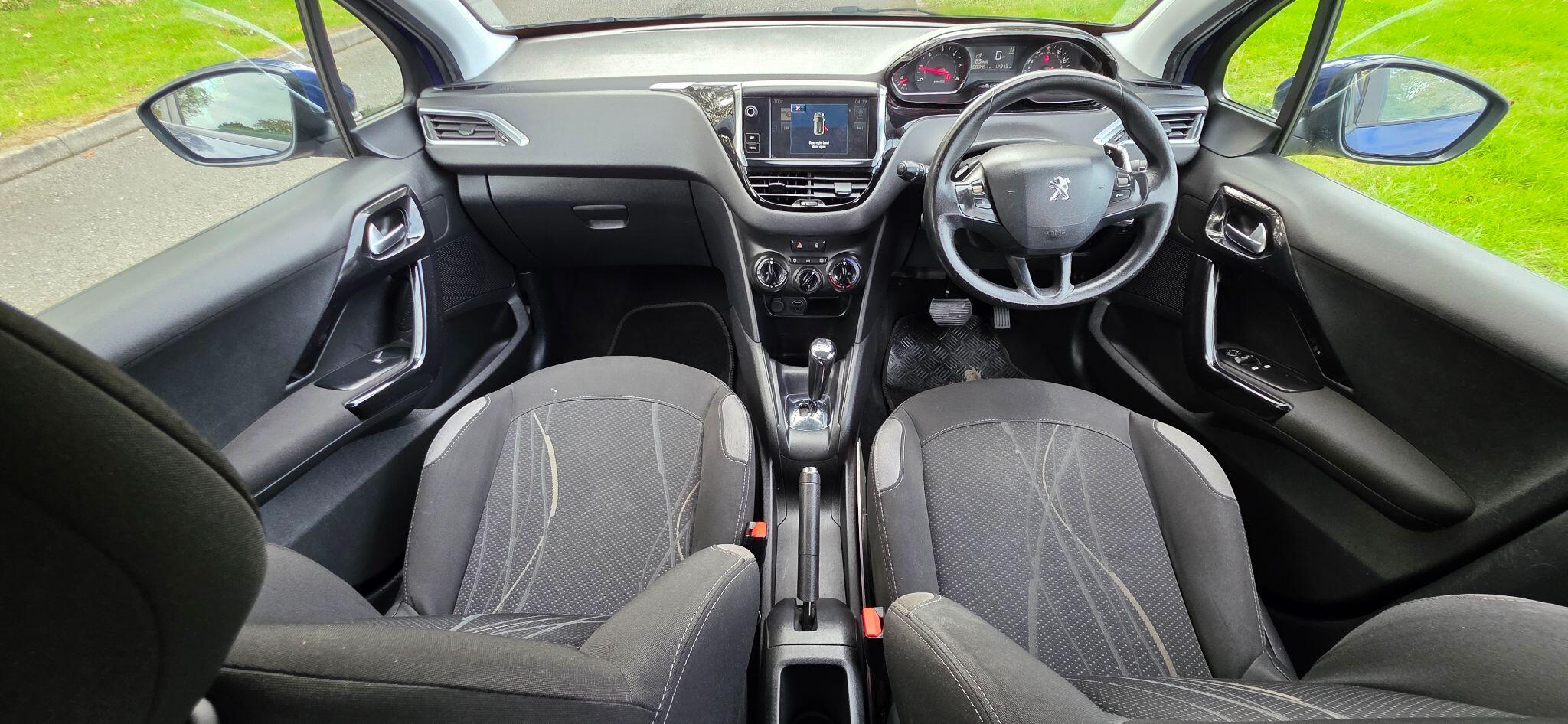 Peugeot 208 view 14