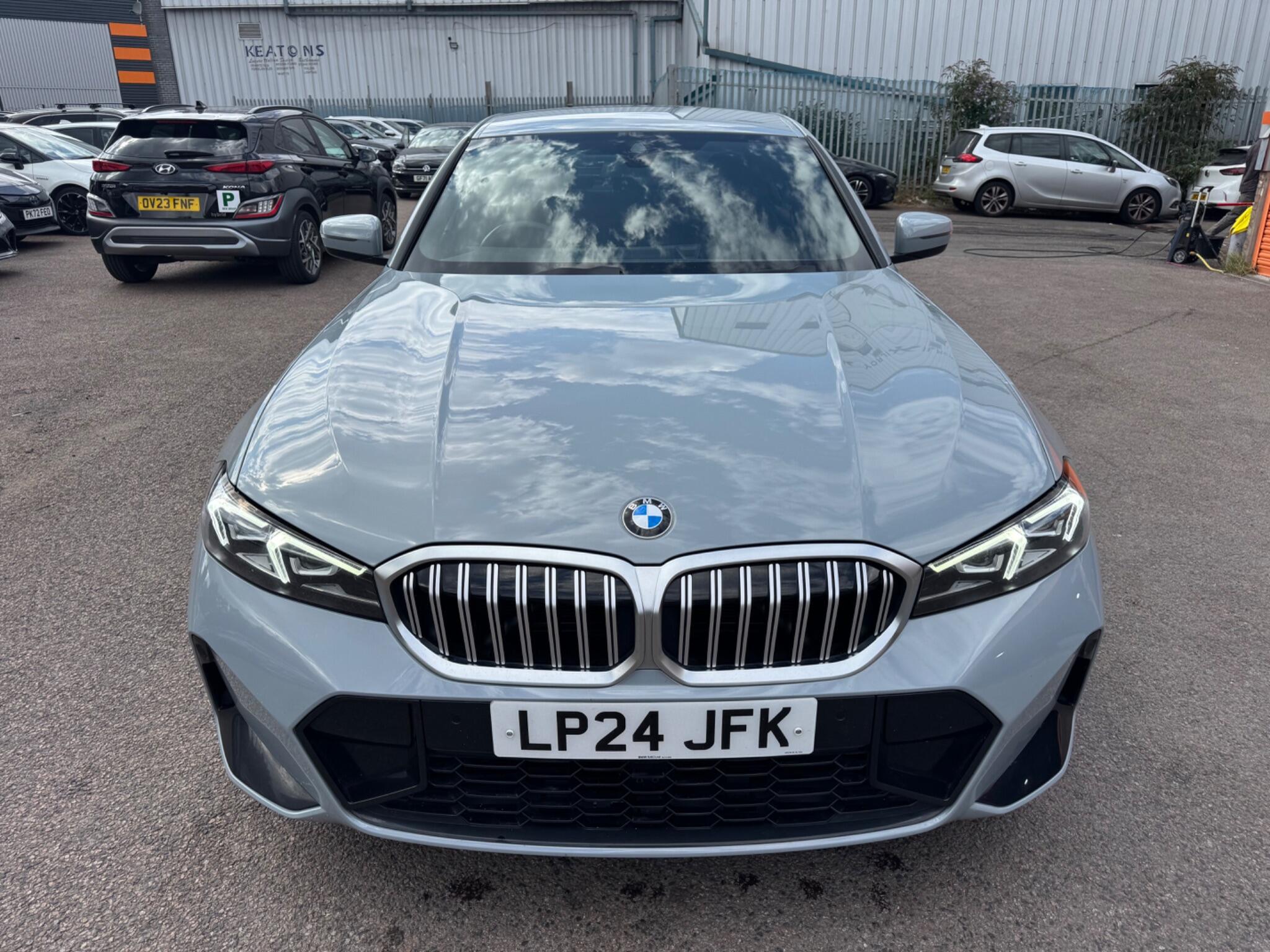 BMW 3 Series view 5