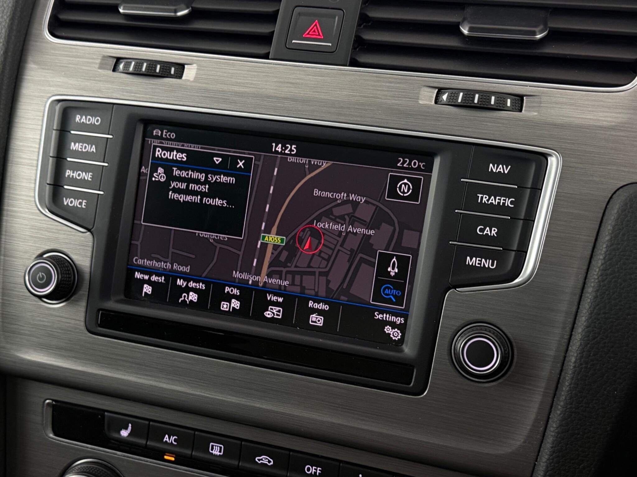 Volkswagen Golf view 21