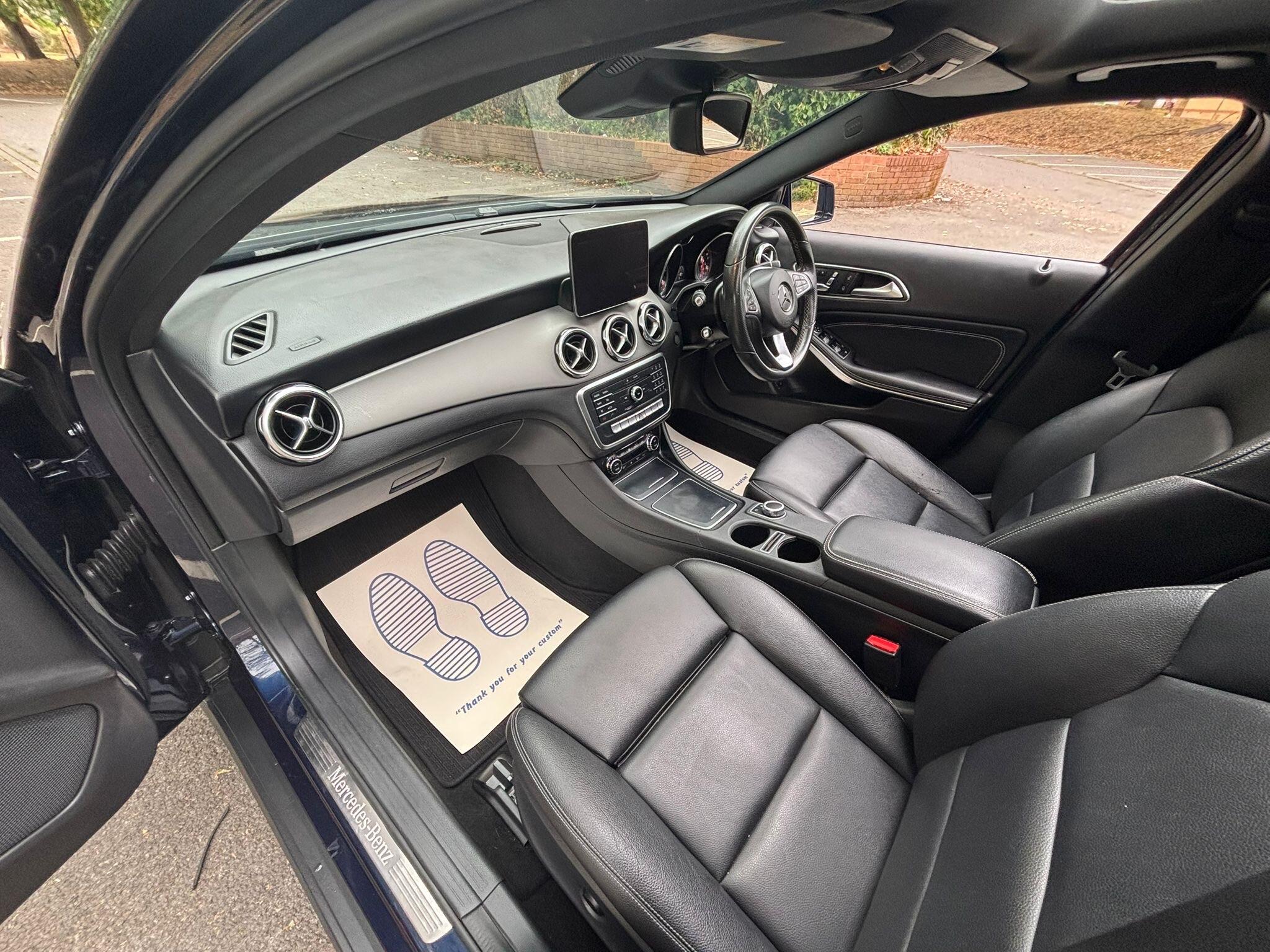 Mercedes-Benz GLA view 15