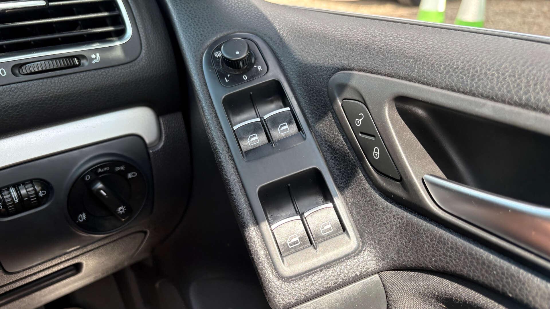 Volkswagen Golf view 26