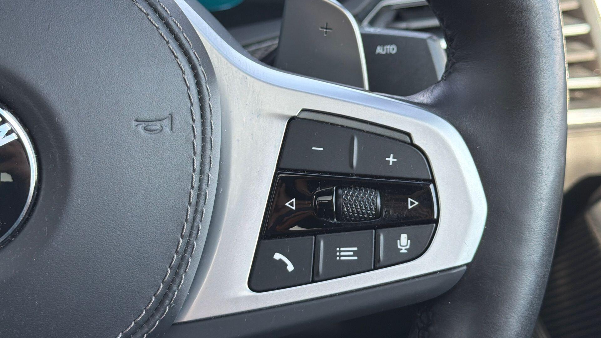 BMW X6 view 18