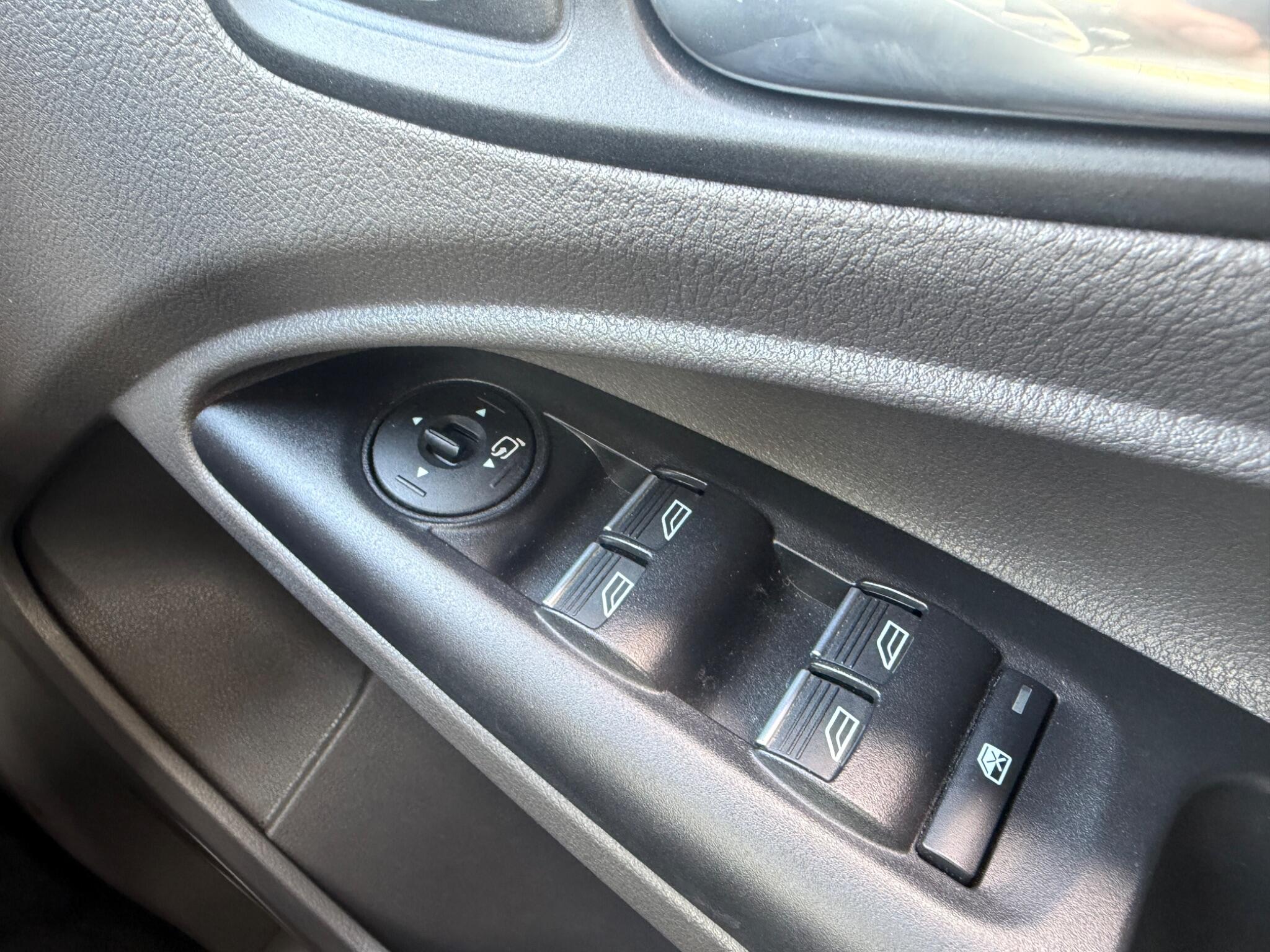 Ford Tourneo Connect view 23