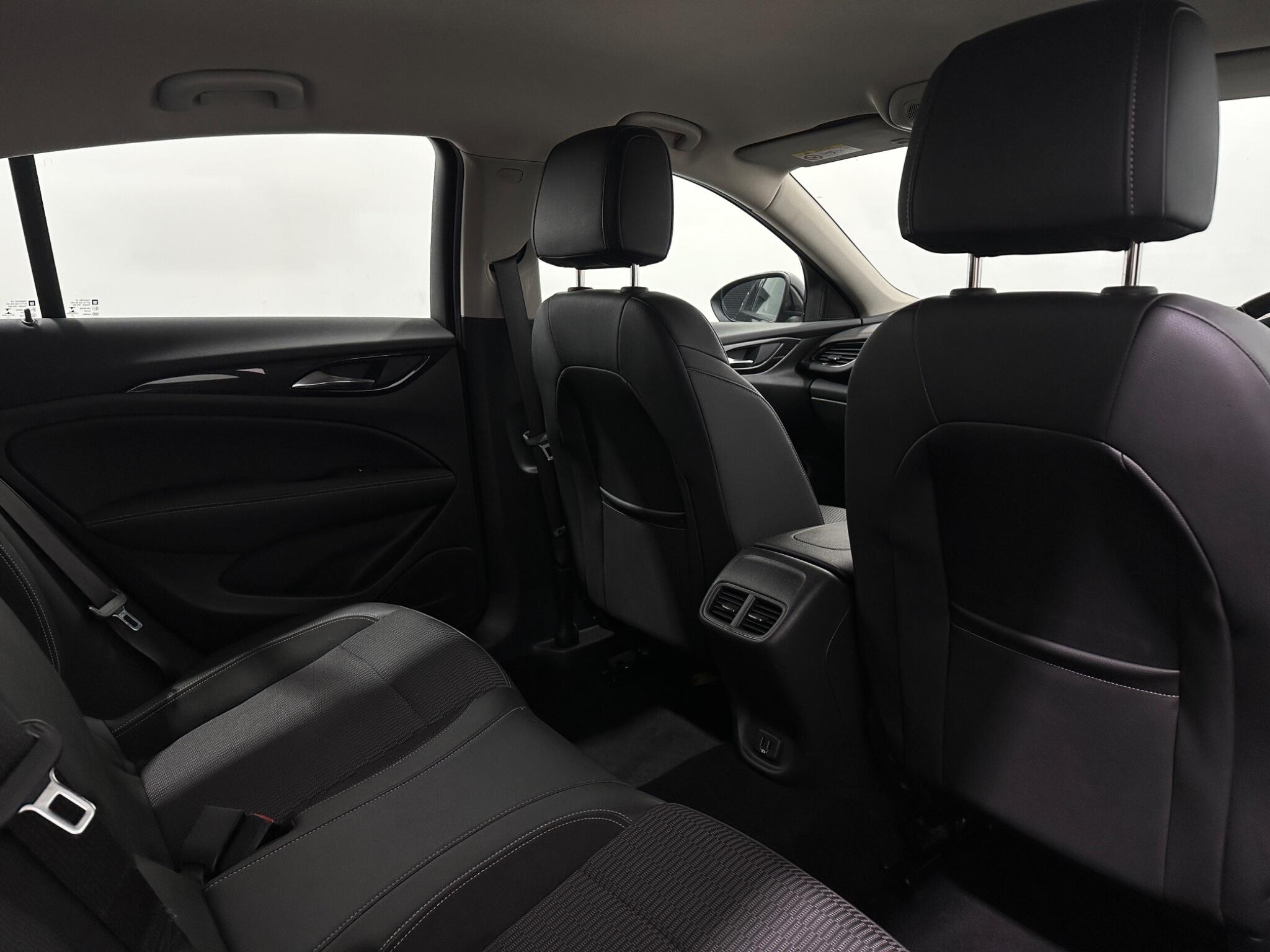 Vauxhall Insignia view 39