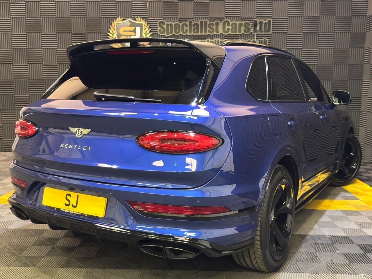 Bentley Bentayga view 33