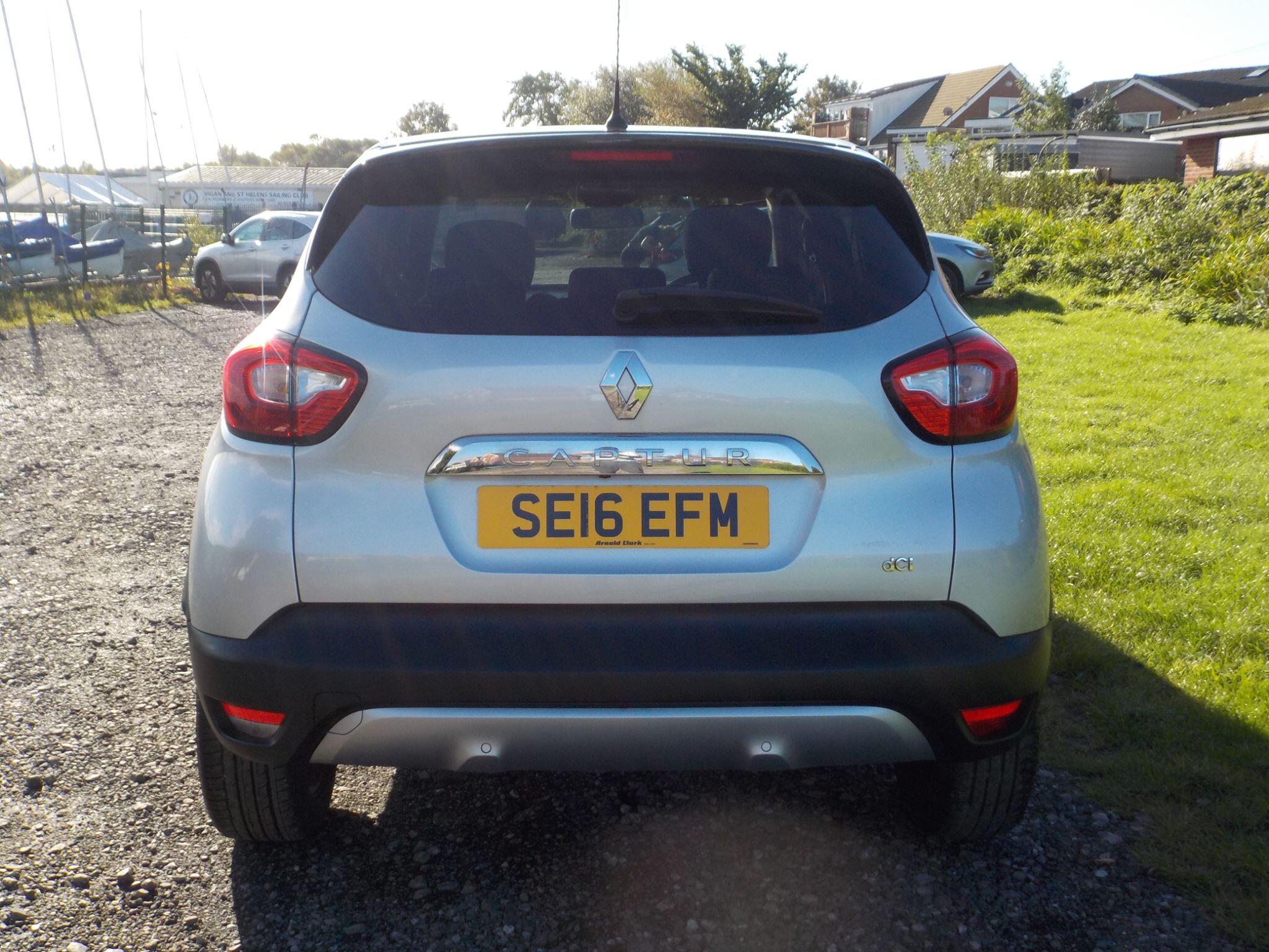 Renault Captur 1.5 dCi ENERGY Signature Nav Euro 6 (s/s) 5dr