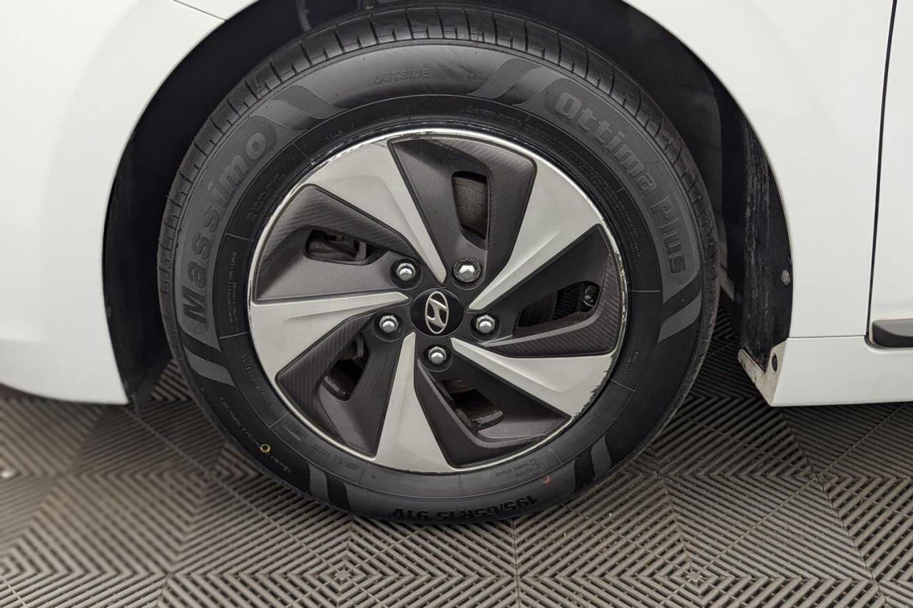 Hyundai IONIQ view 54