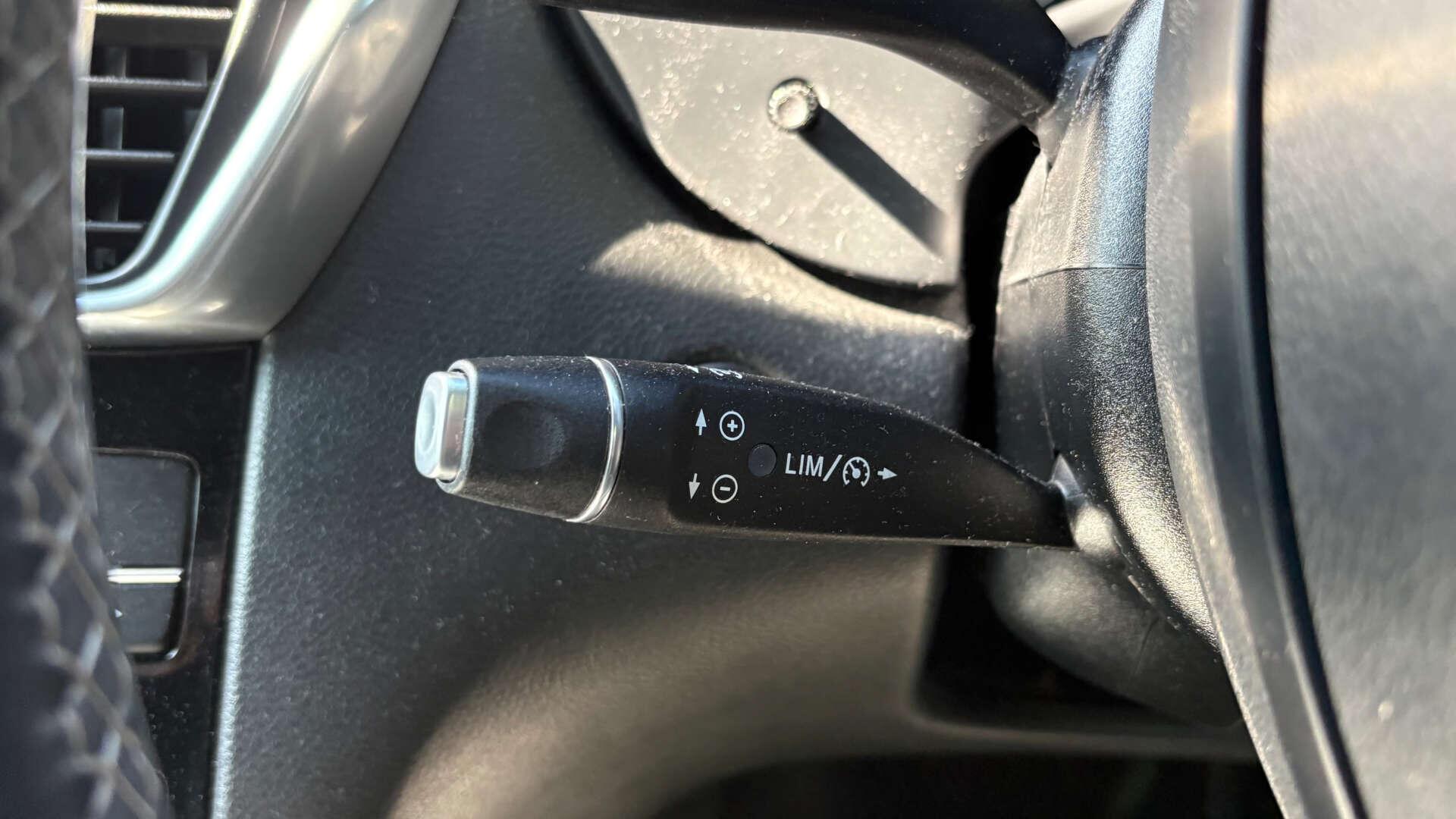 Infiniti Q30 view 20