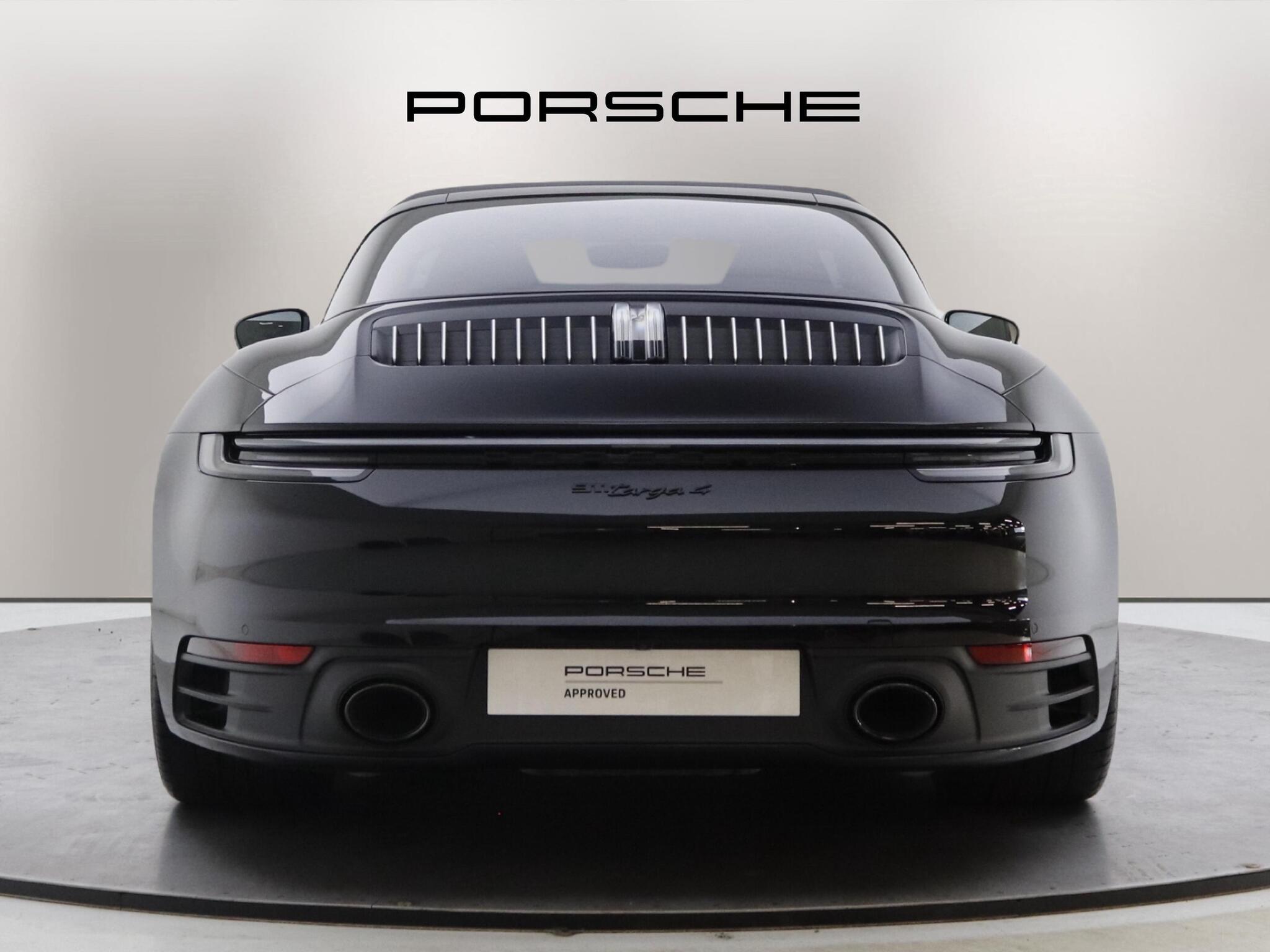 Porsche 911 view 5