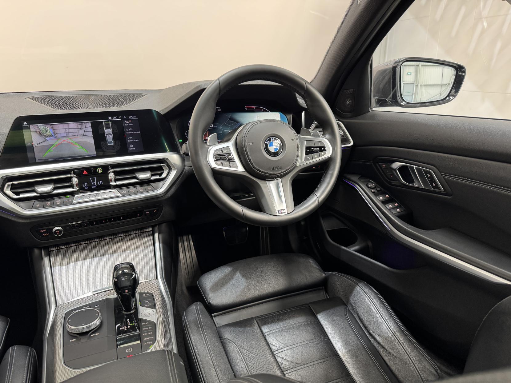 BMW 3 Series view 22