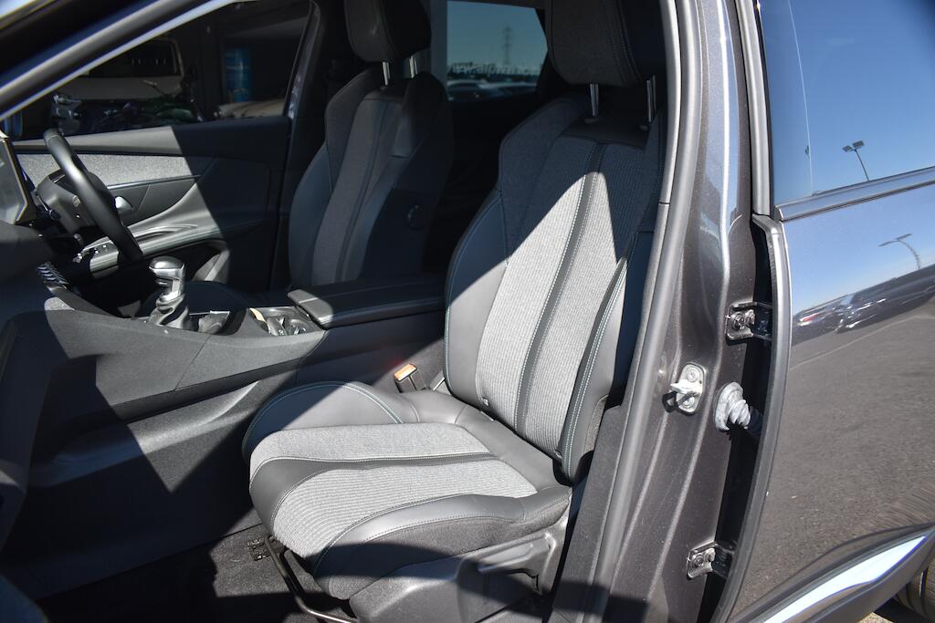 Peugeot 3008 view 12