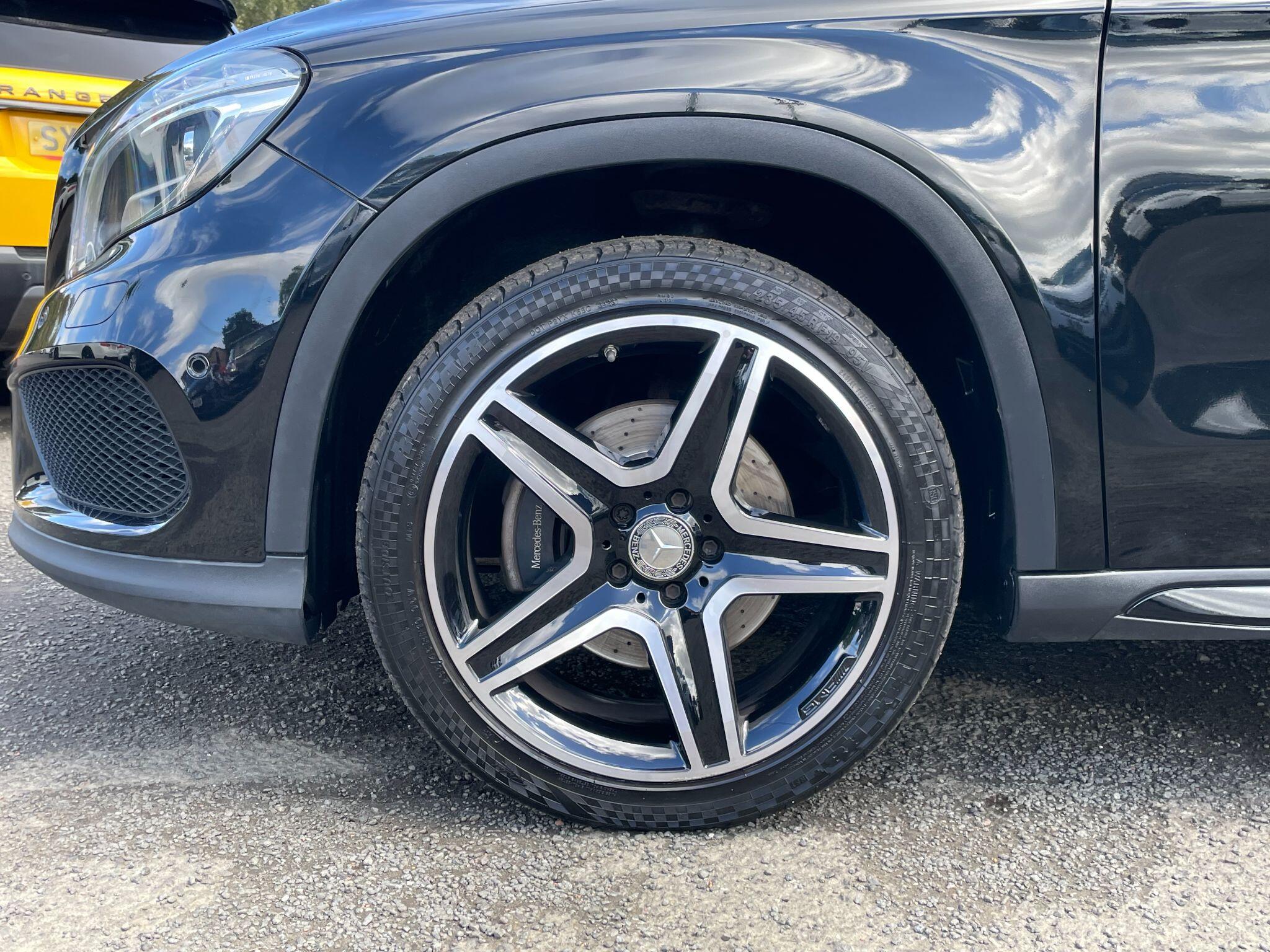 Mercedes-Benz Gla view 8