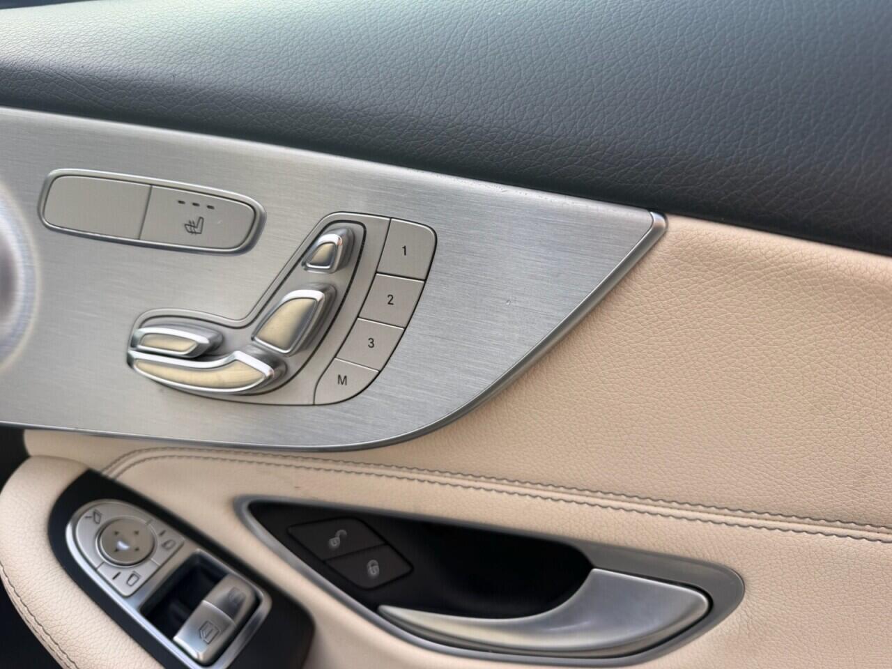 Mercedes-Benz C-Class view 19