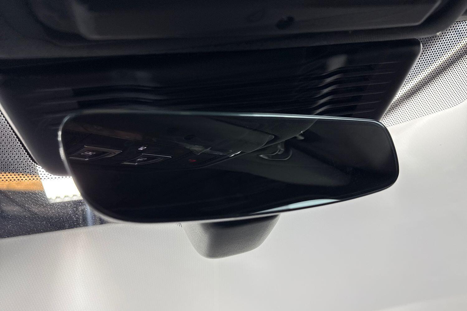 Land Rover Discovery view 14