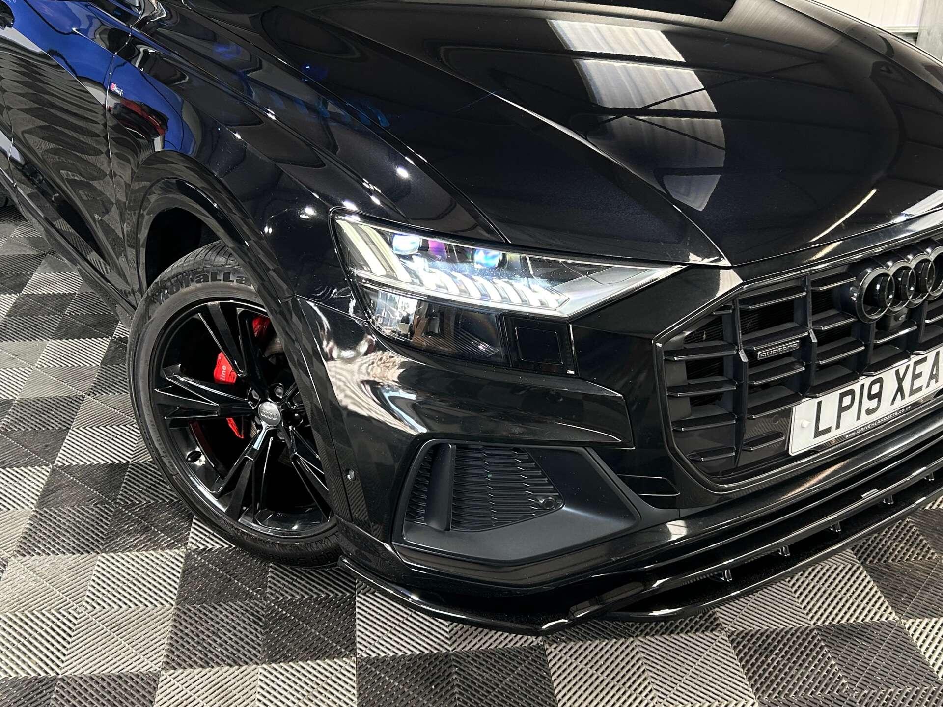 Audi Q8 view 4