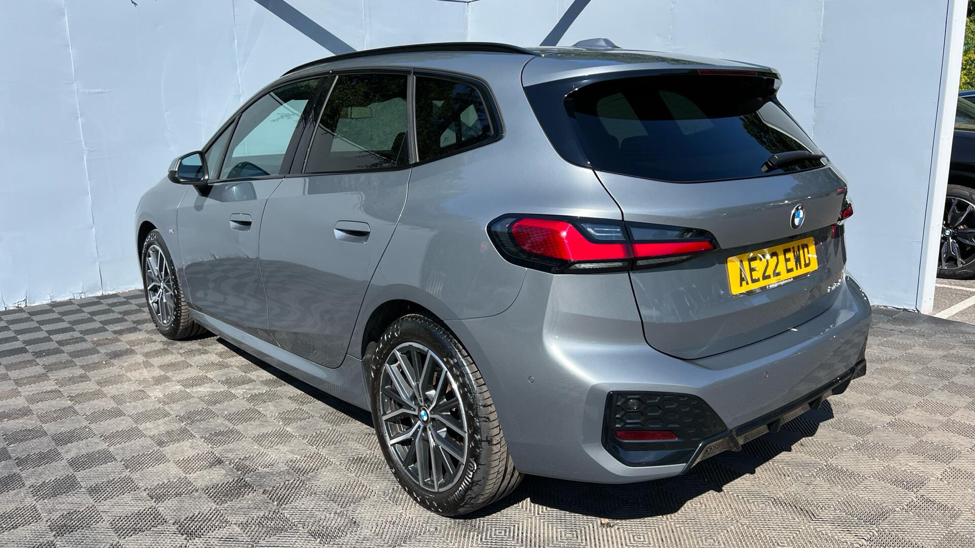 BMW 2 Series view 28