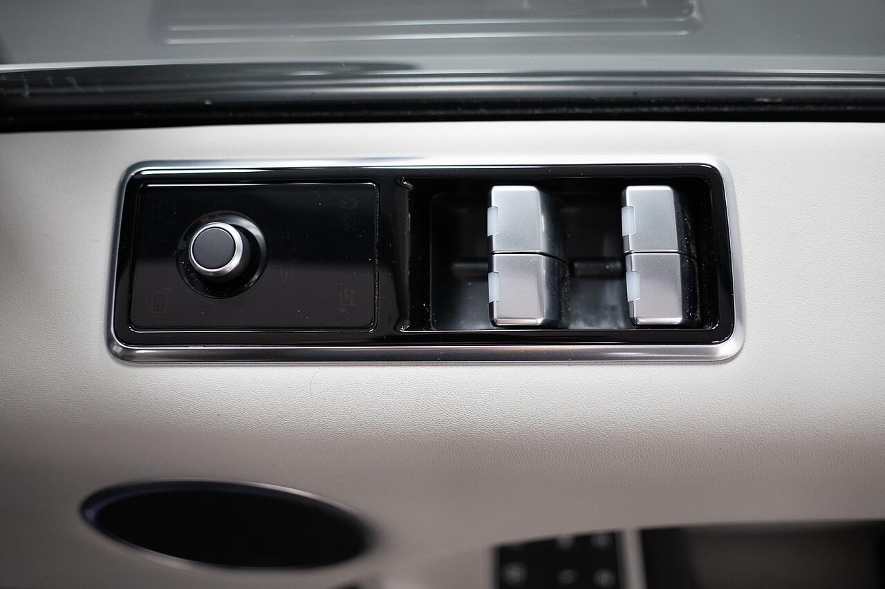 Land Rover Range Rover Sport view 15