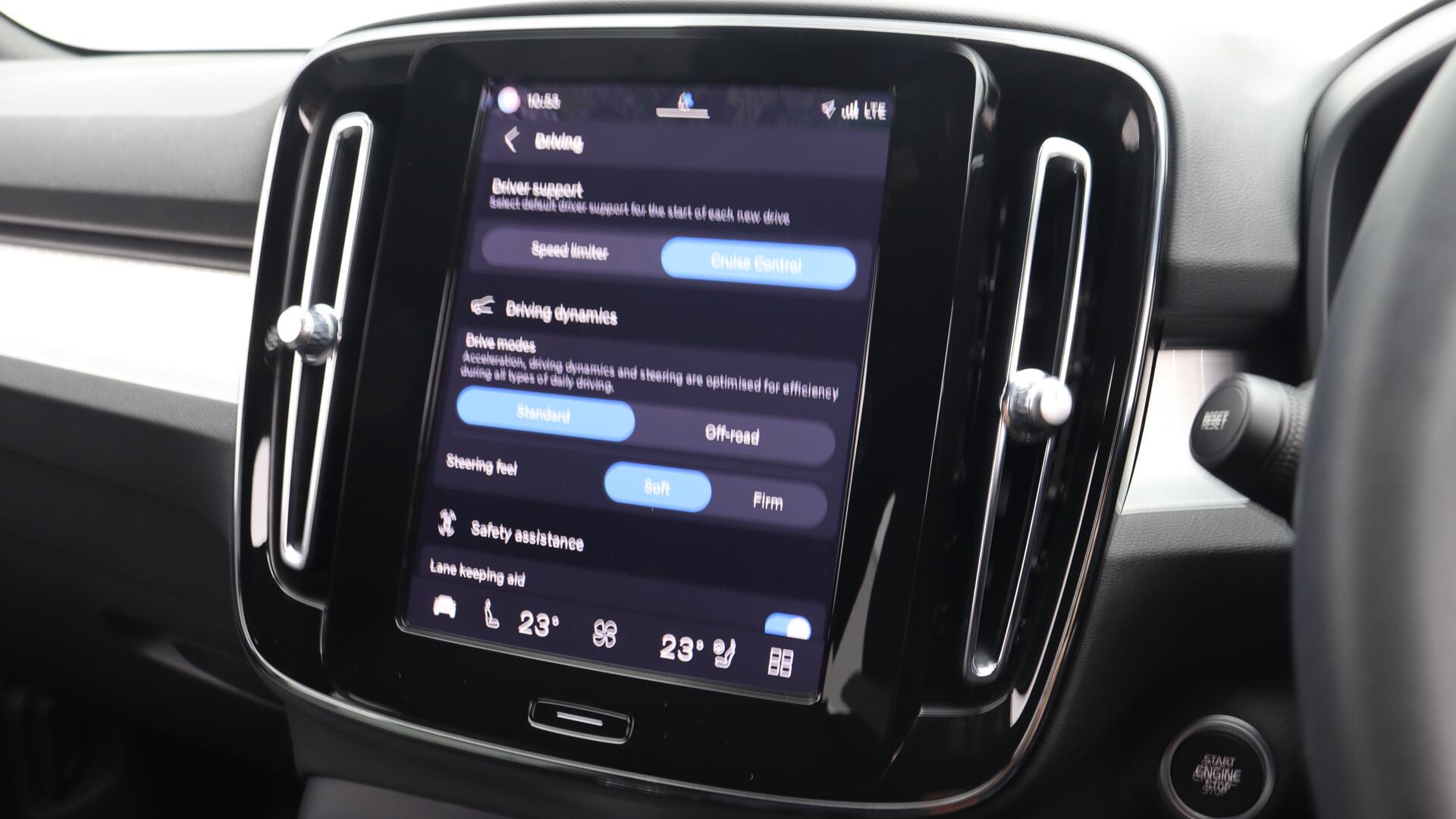 Volvo XC40 view 36