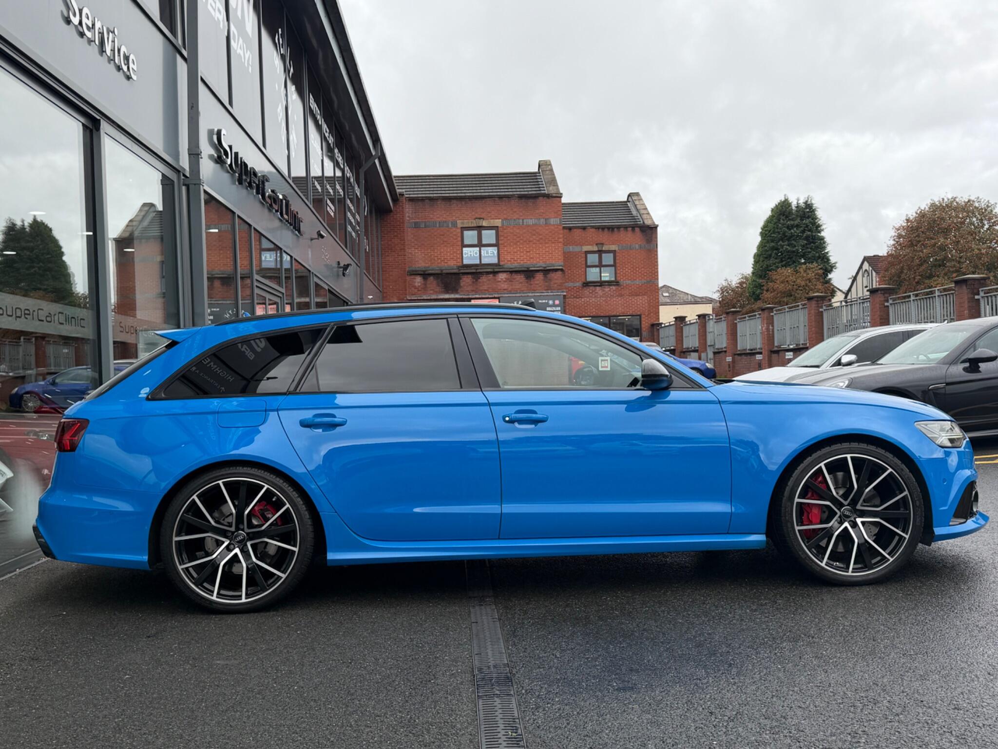 Audi RS6 Avant view 4