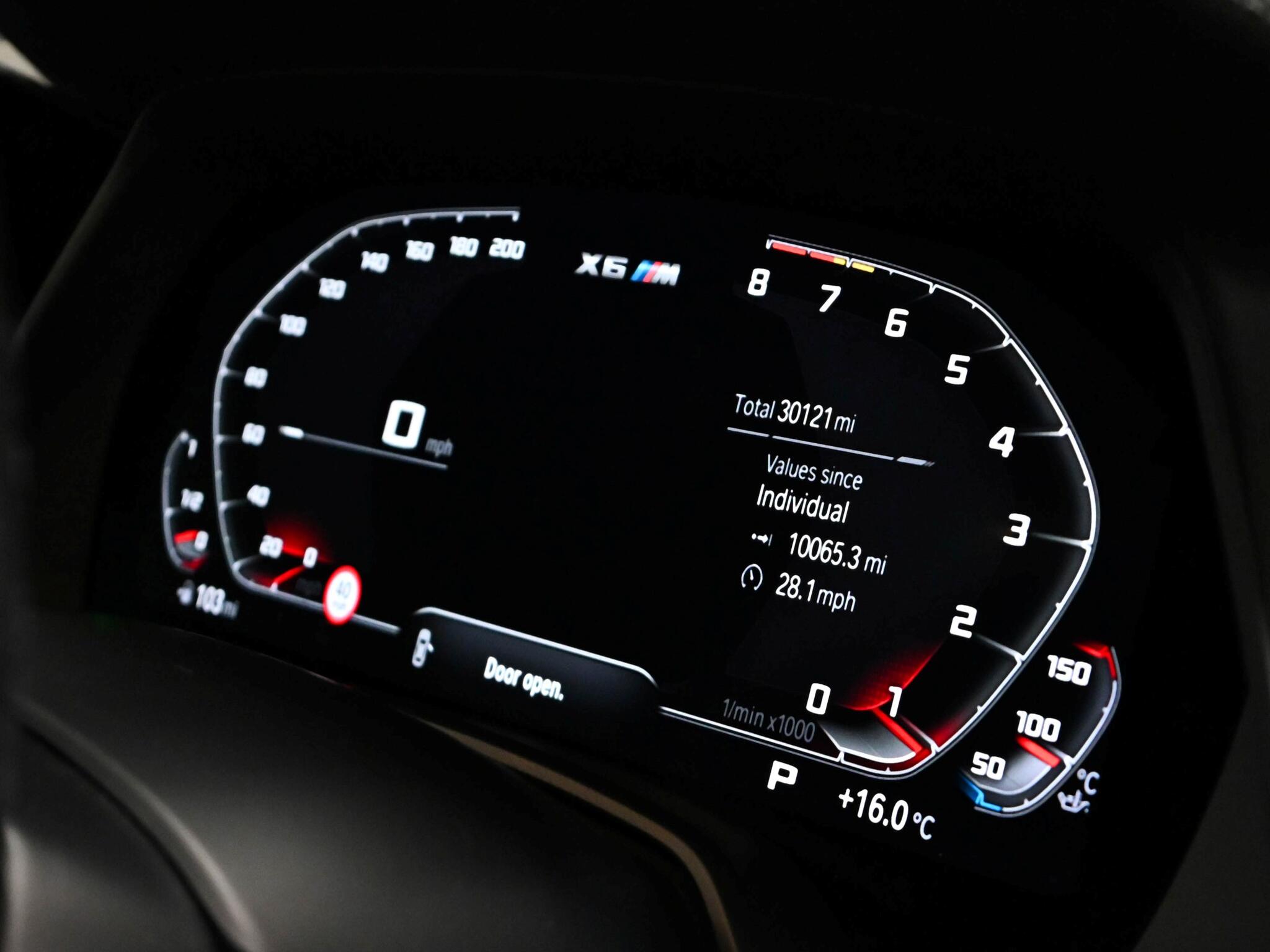 BMW X6 M view 12