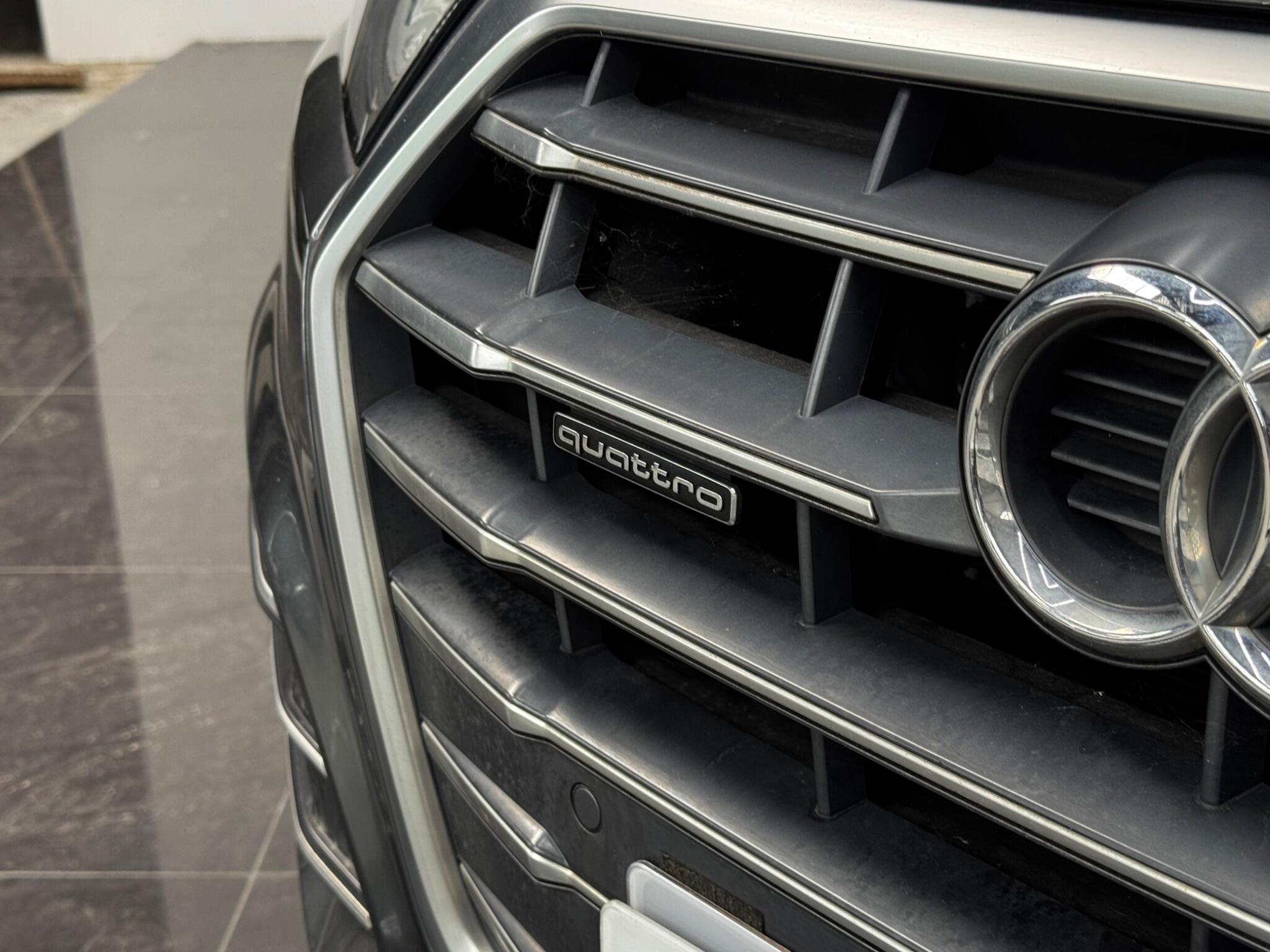 Audi Q5 view 13