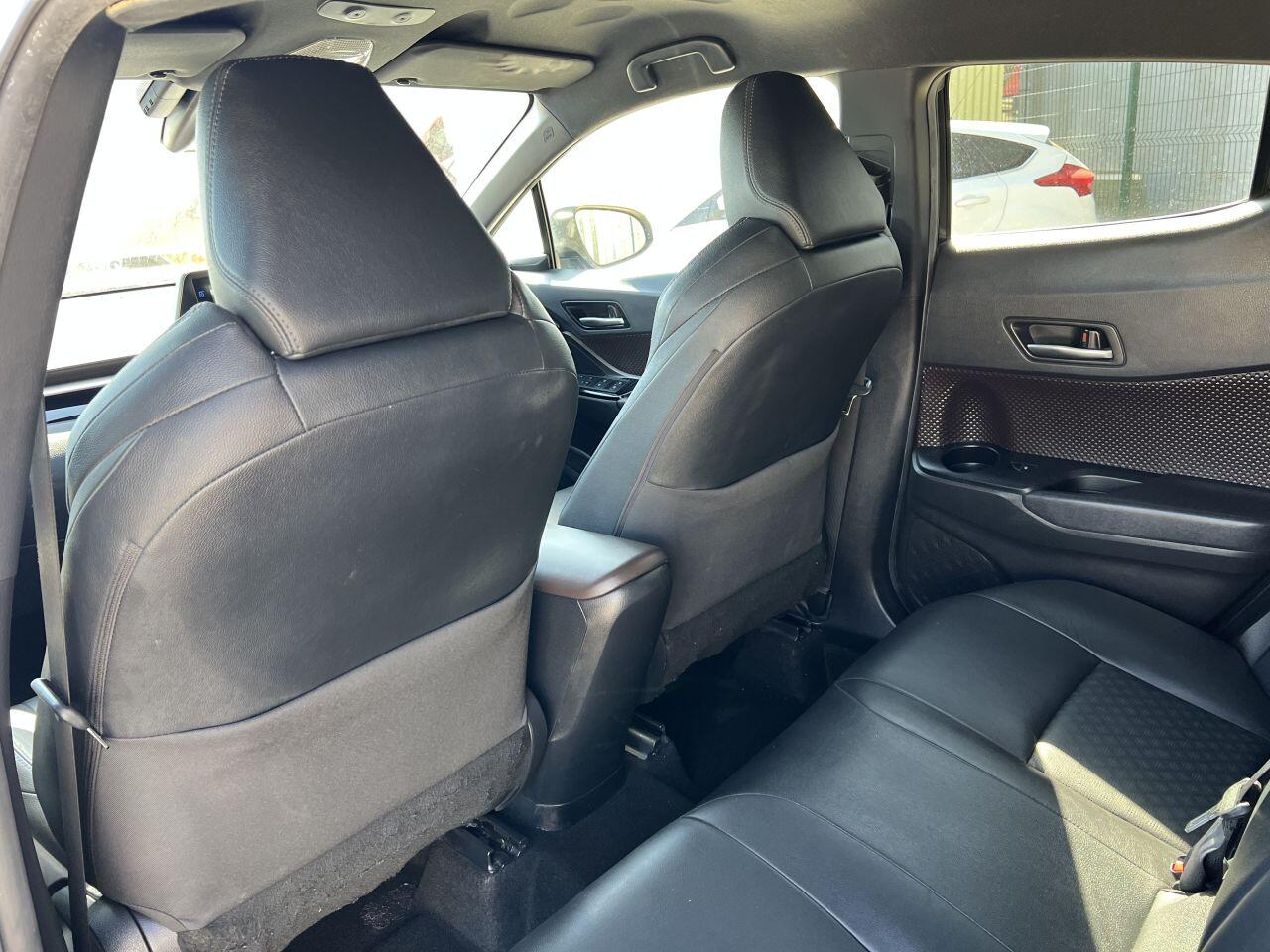 Toyota C-HR view 25