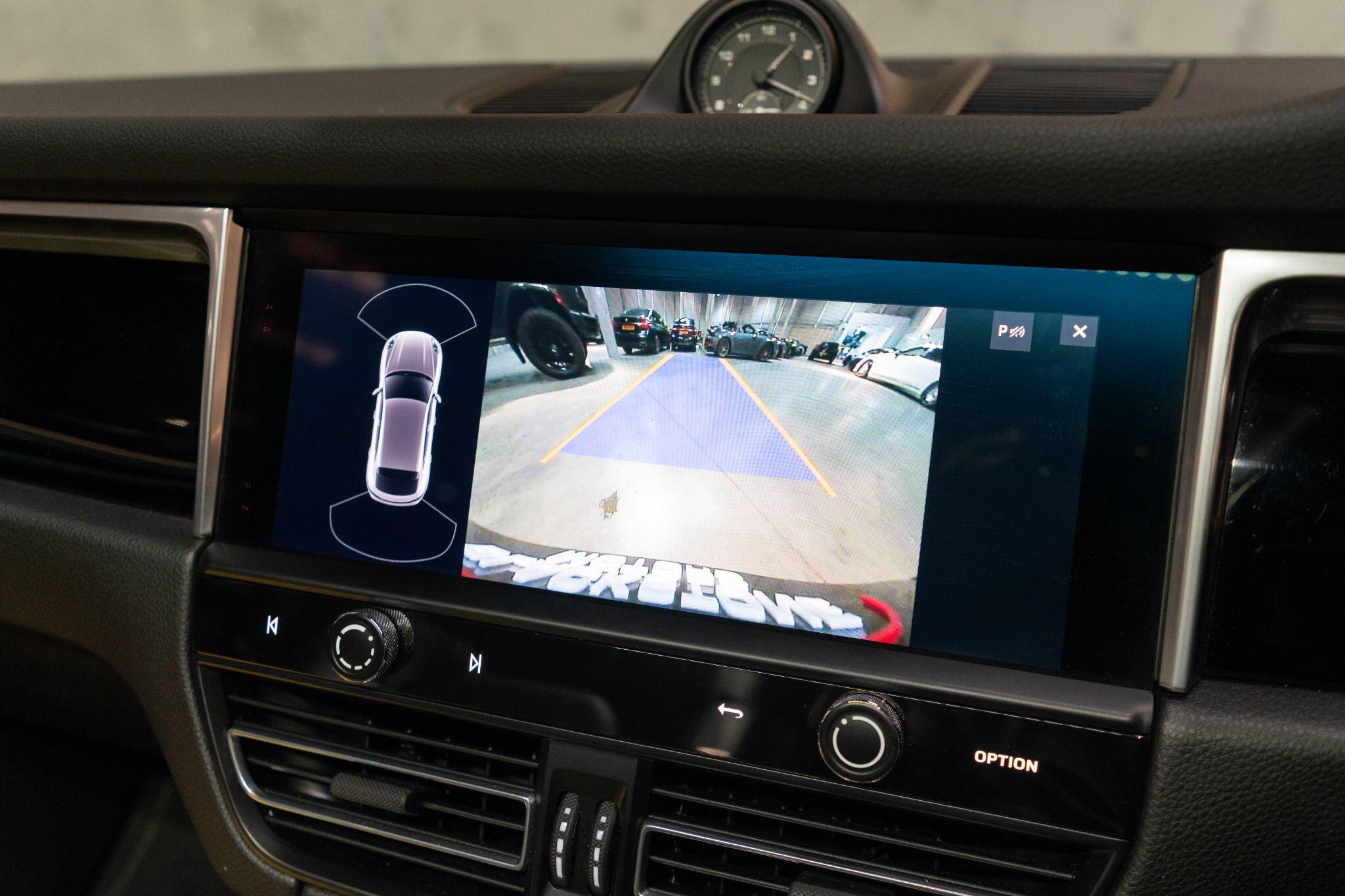 Porsche Macan view 24