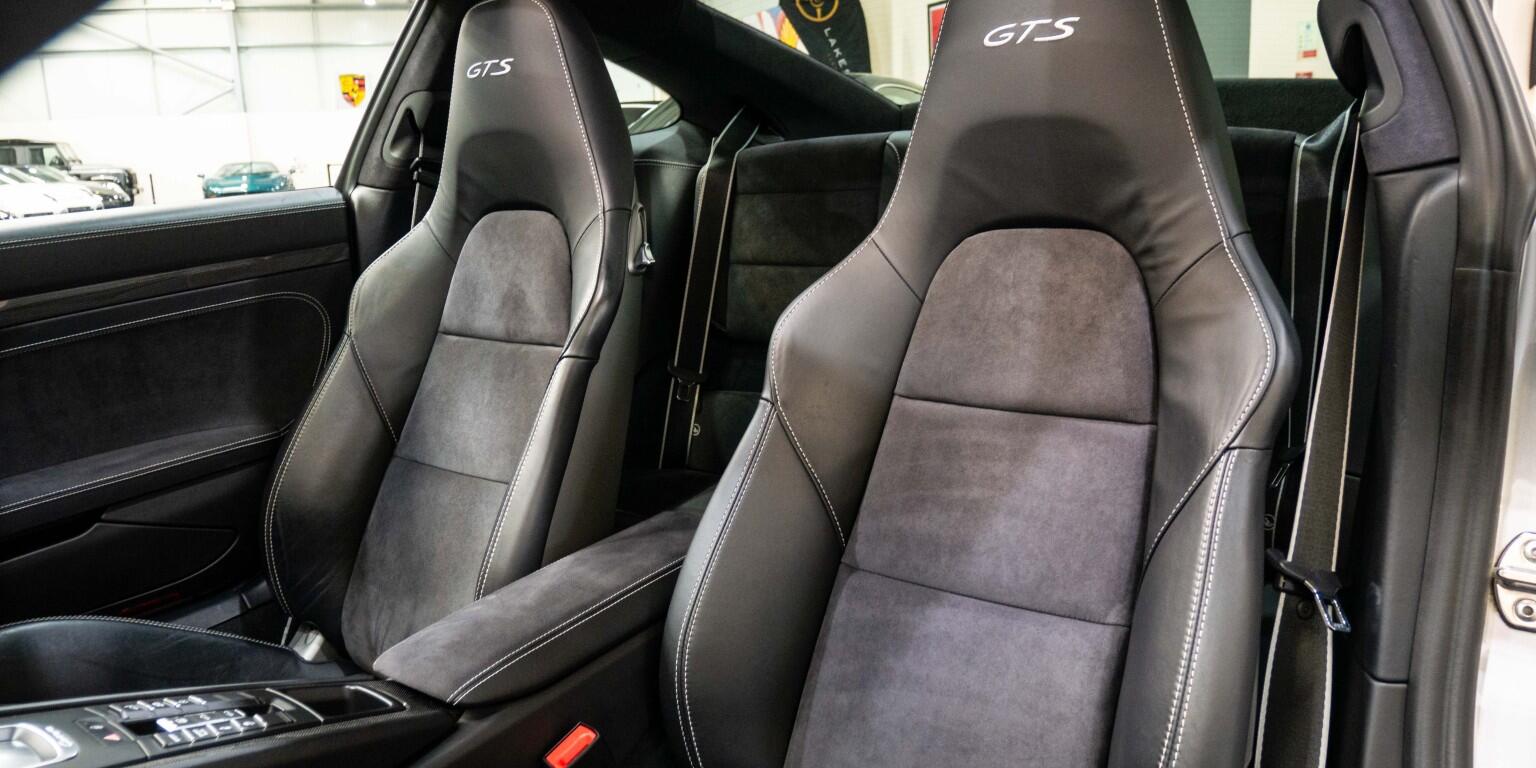 Porsche 911 view 19