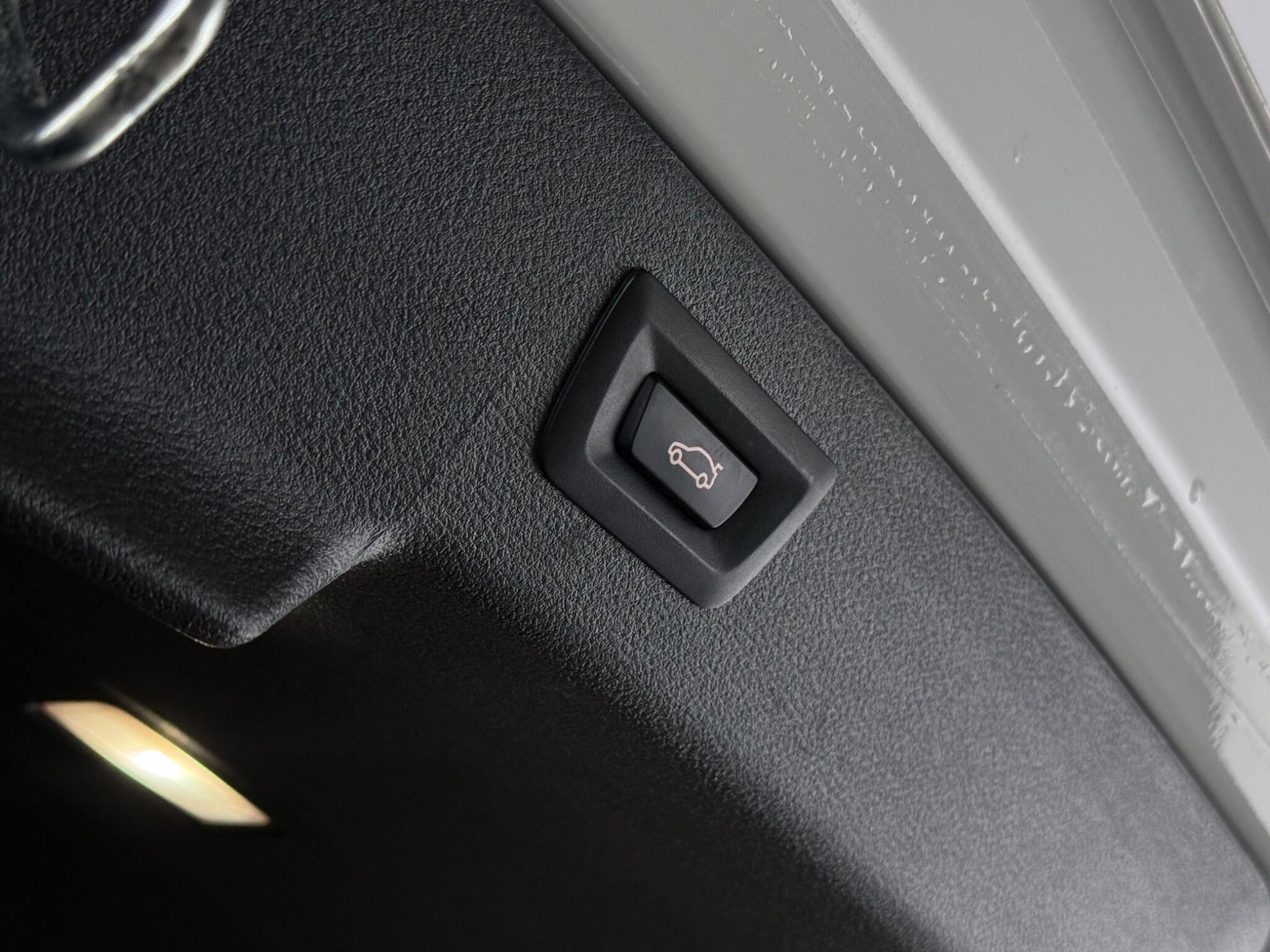 BMW X6 view 12