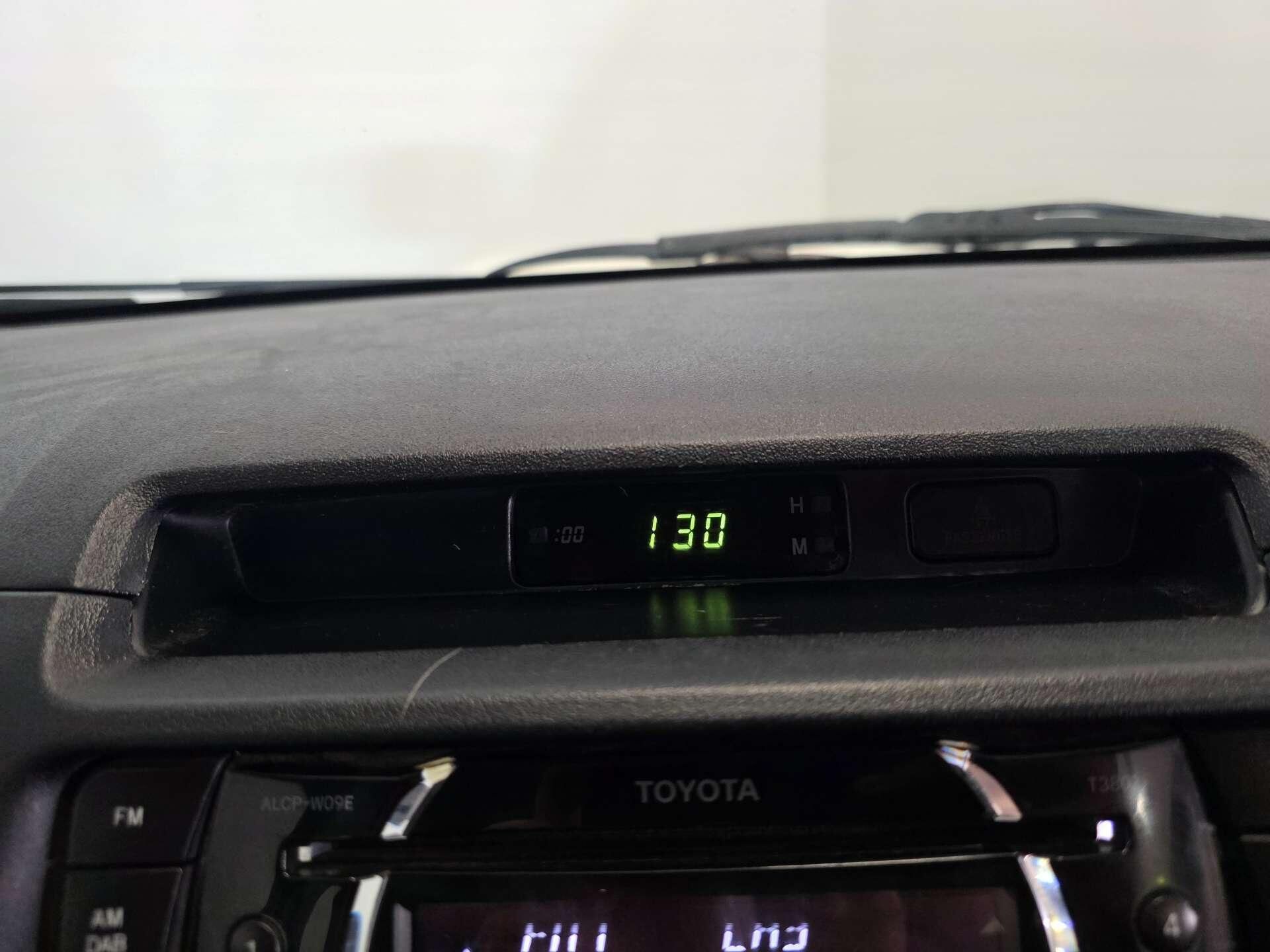 Toyota Hilux view 23