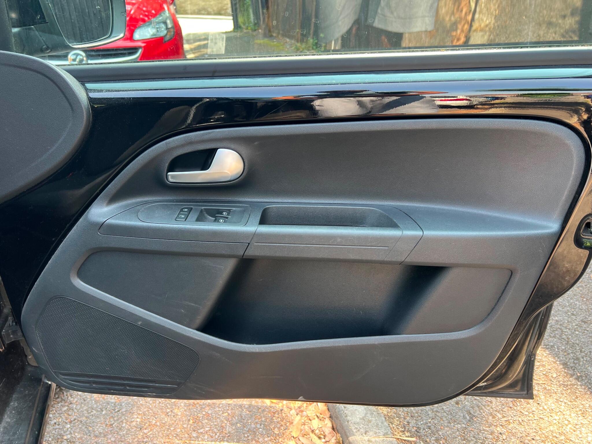 Volkswagen Up! view 13