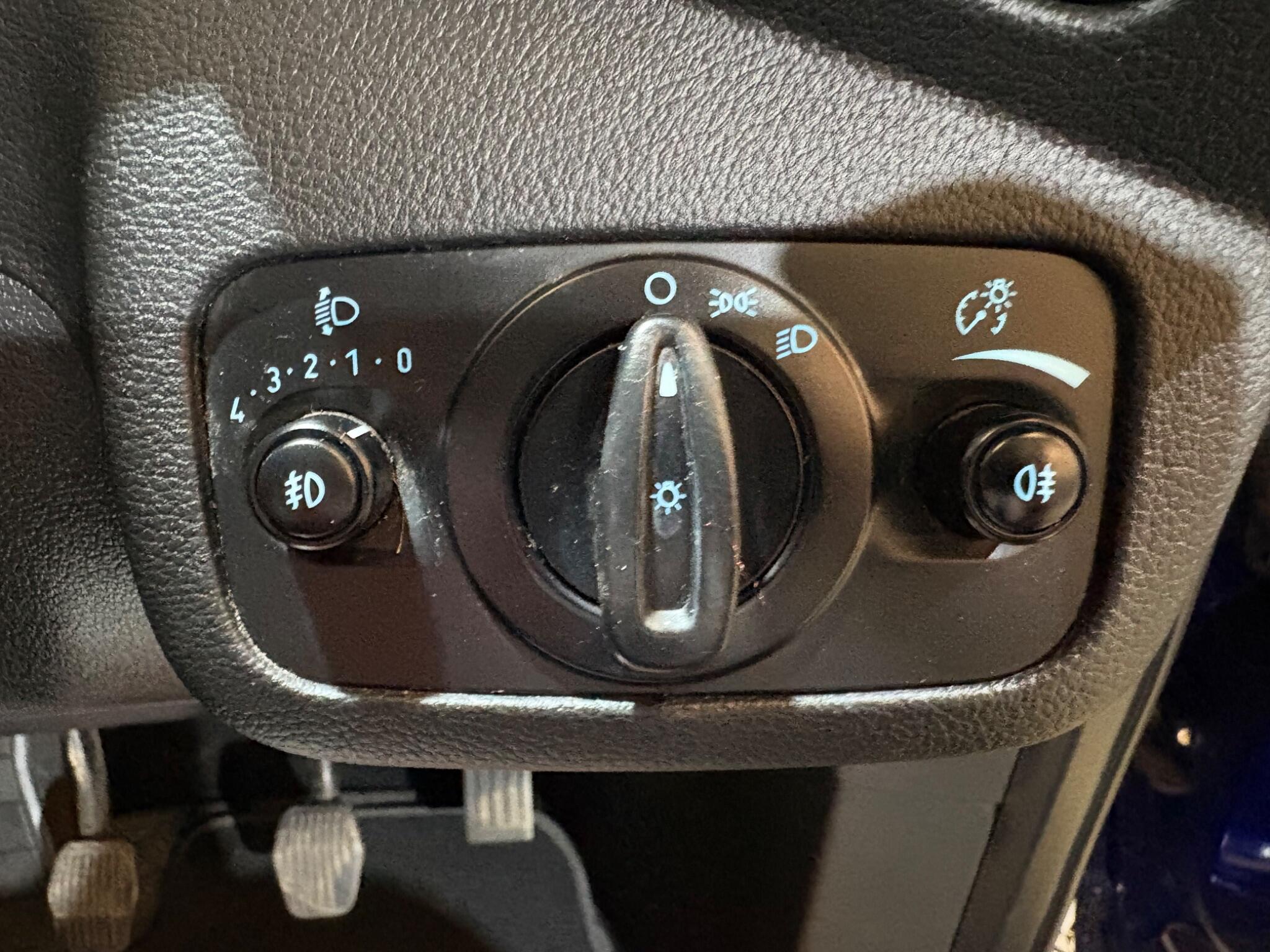 Ford Grand C-Max view 37