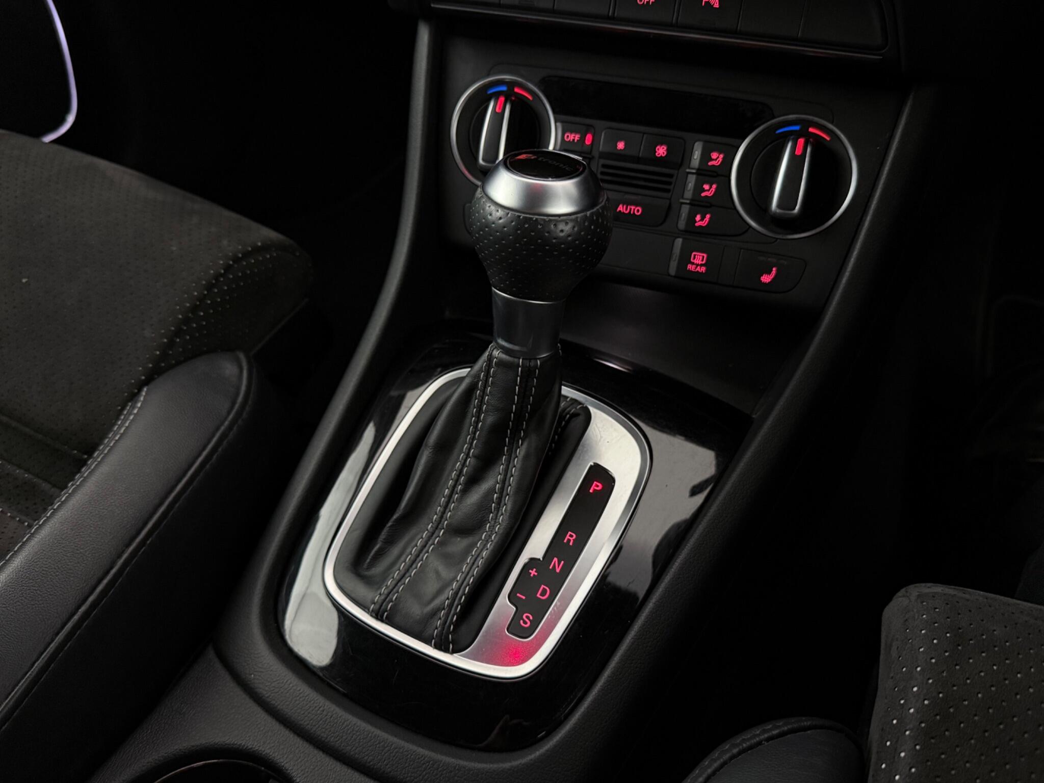 Audi Q3 view 18