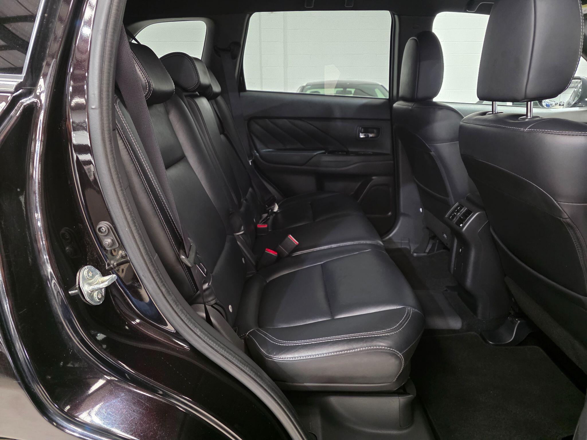 Mitsubishi Outlander view 23