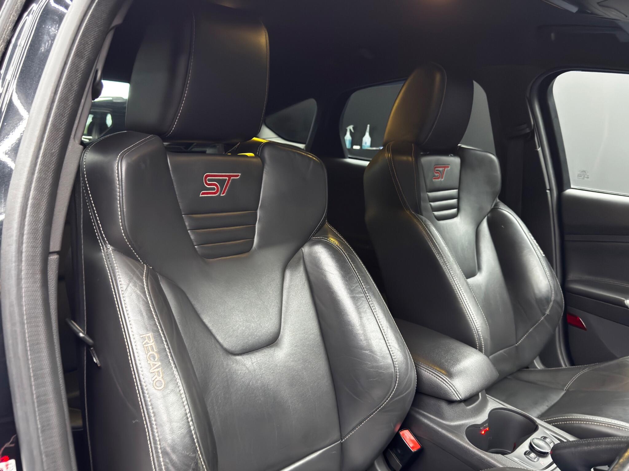 Ford Focus view 12