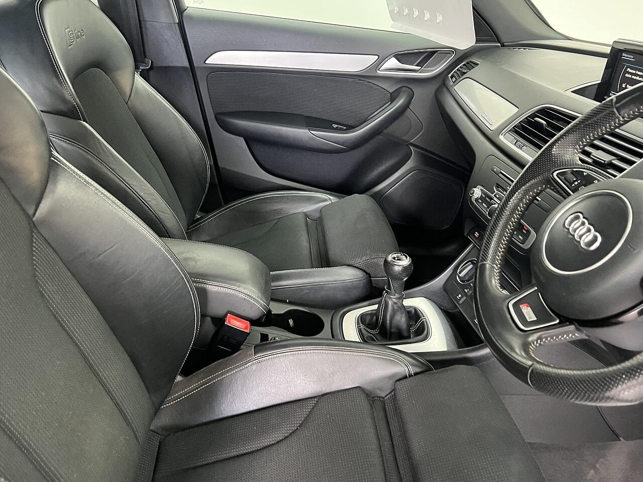 Audi Q3 view 8