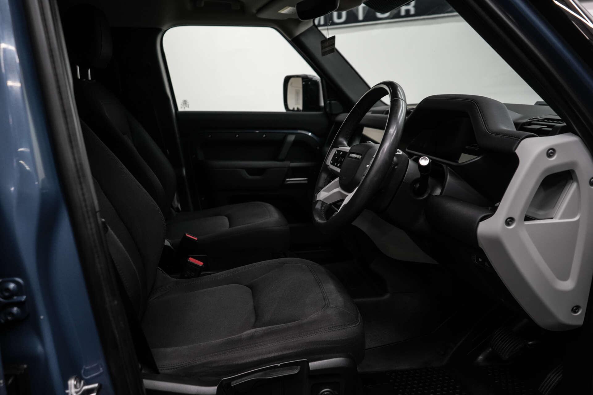 Land Rover Defender view 22