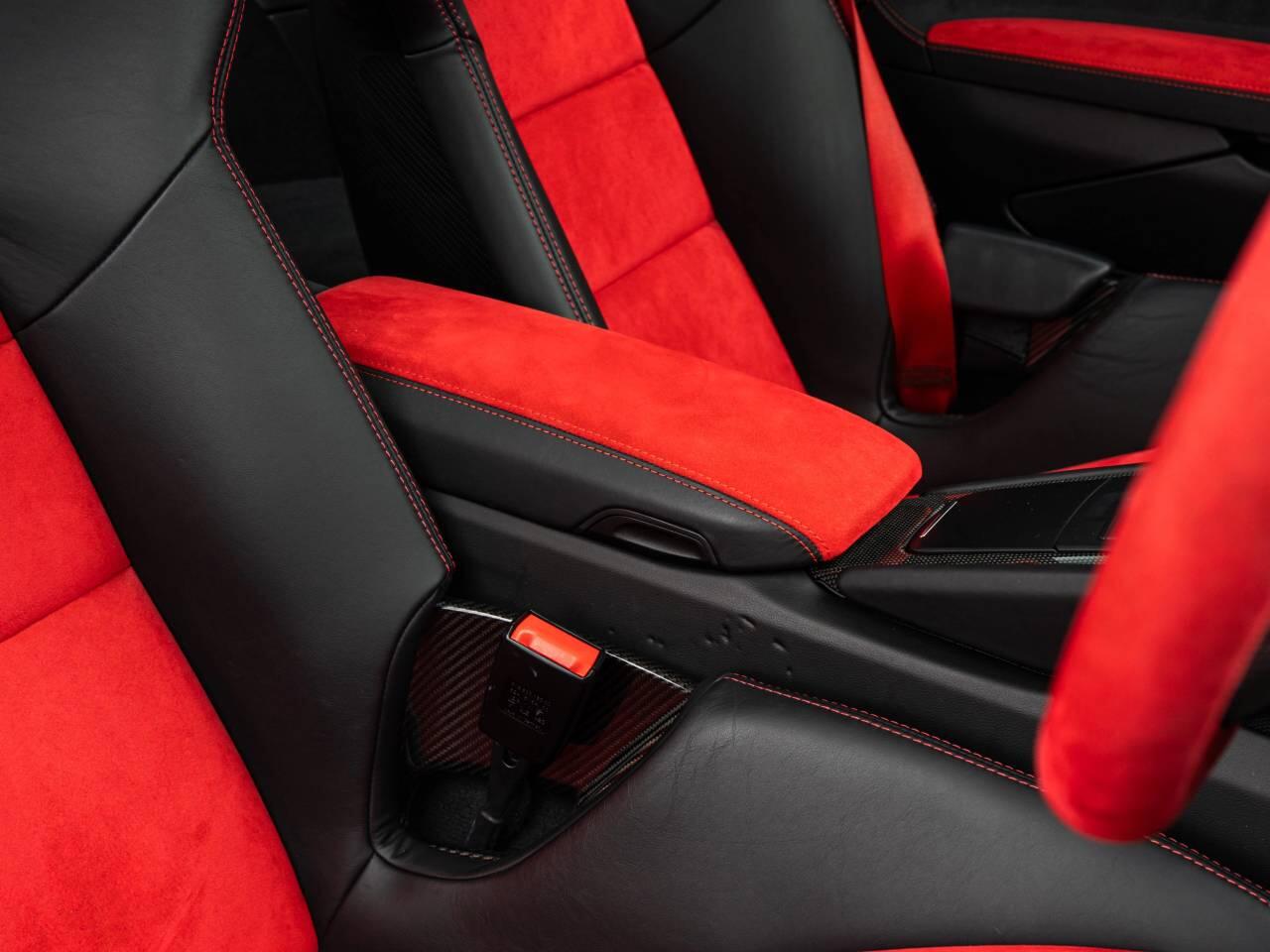 Porsche 911 view 32