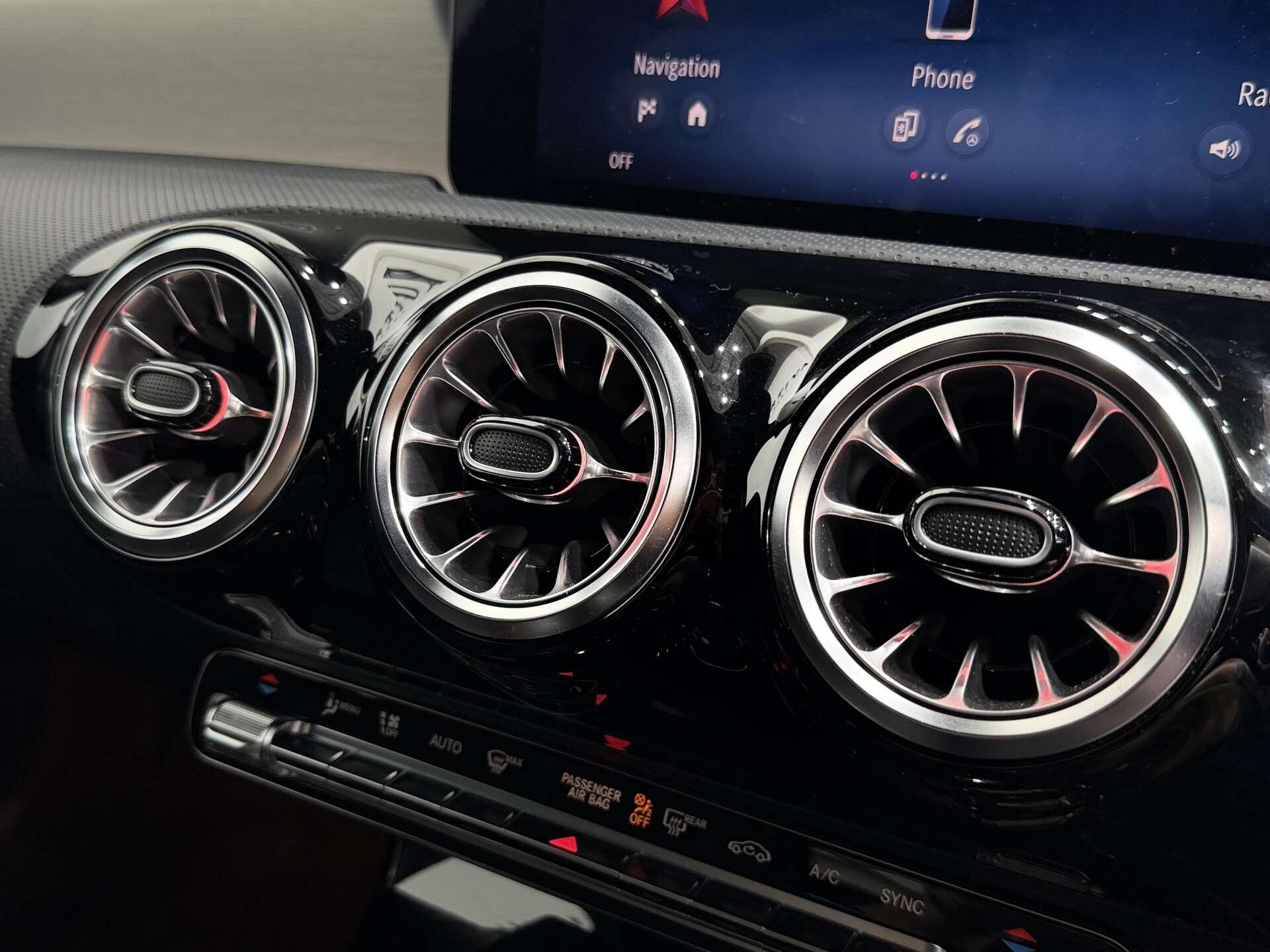 Mercedes-Benz CLA view 35