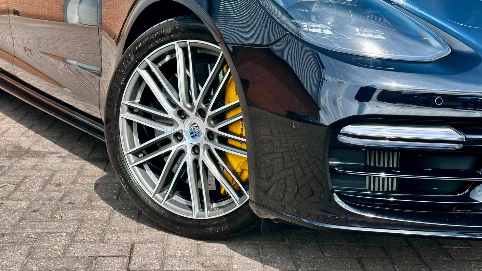 Porsche Panamera view 3