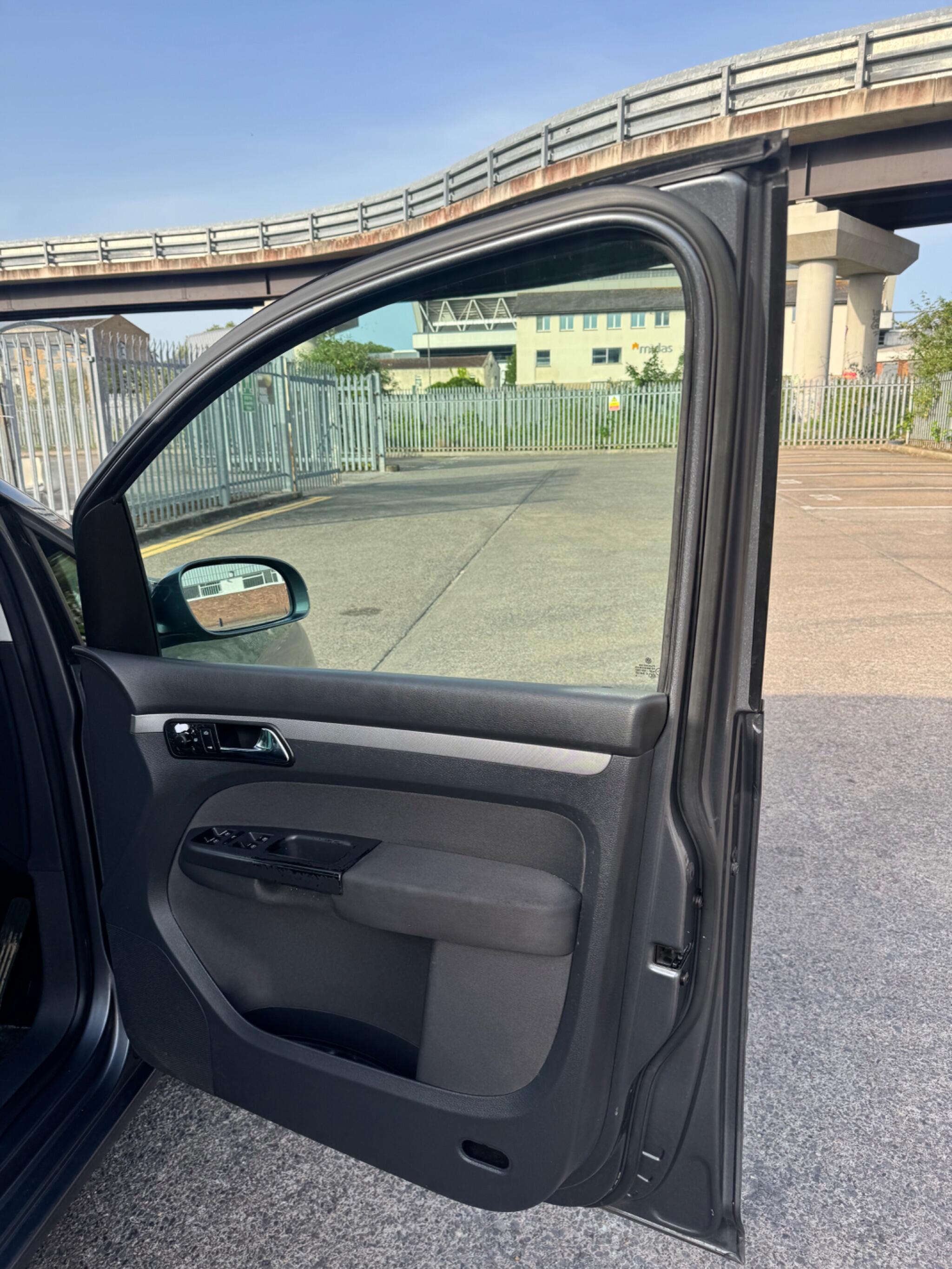 Volkswagen Touran view 39