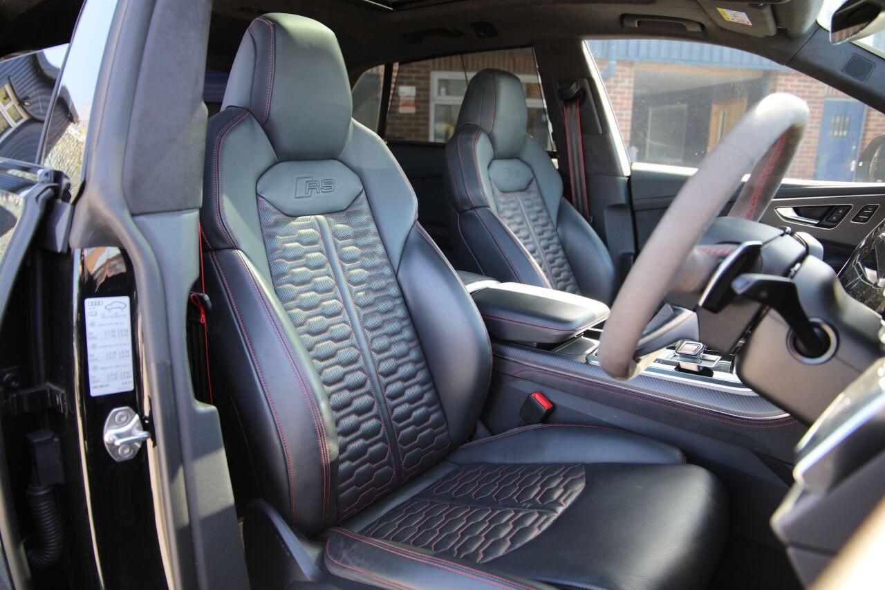 Audi RS Q8 view 2
