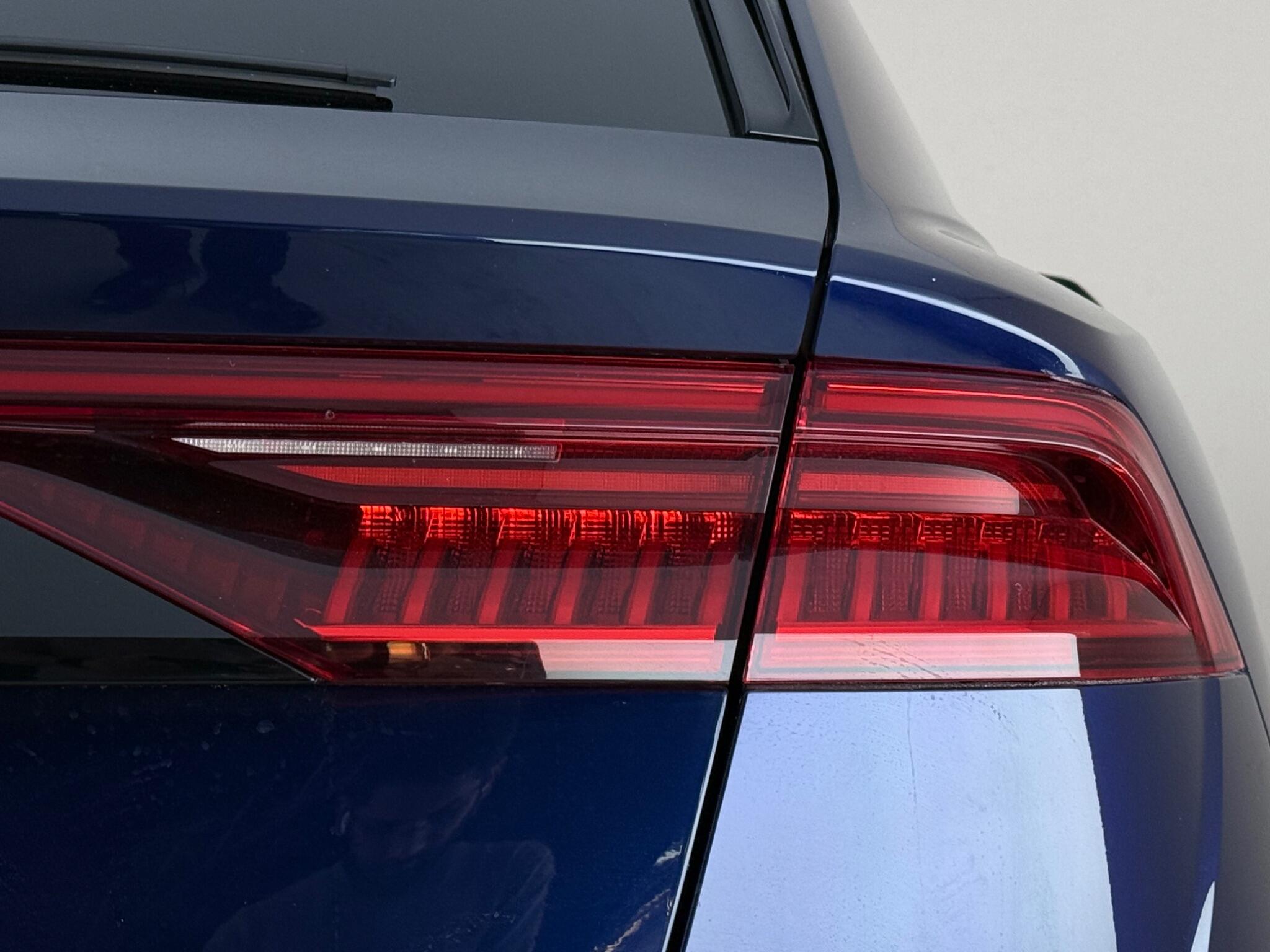 Audi Q8 view 14