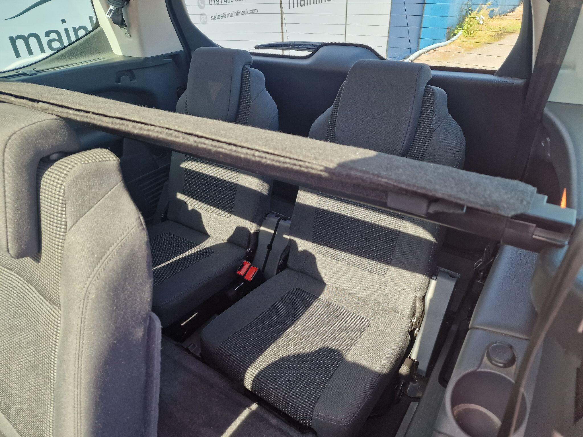 Peugeot 5008 view 29