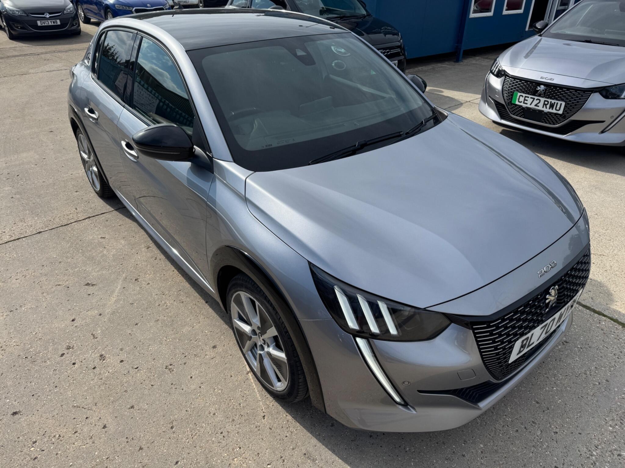 Peugeot E-208 view 8