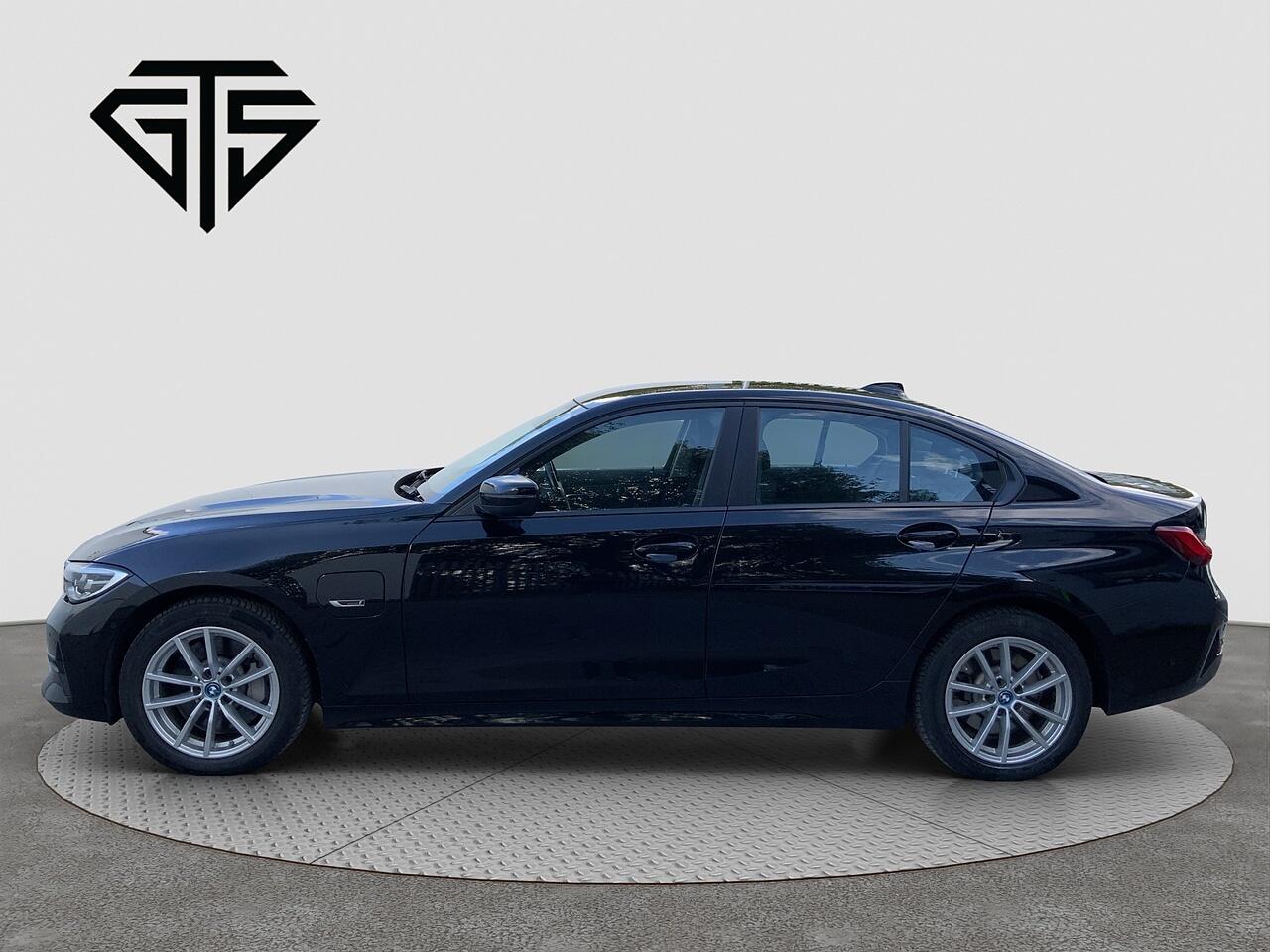 BMW 3 Series view 6