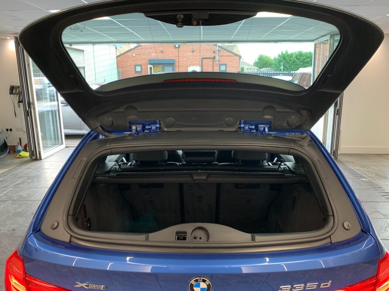 BMW 3 Series view 33