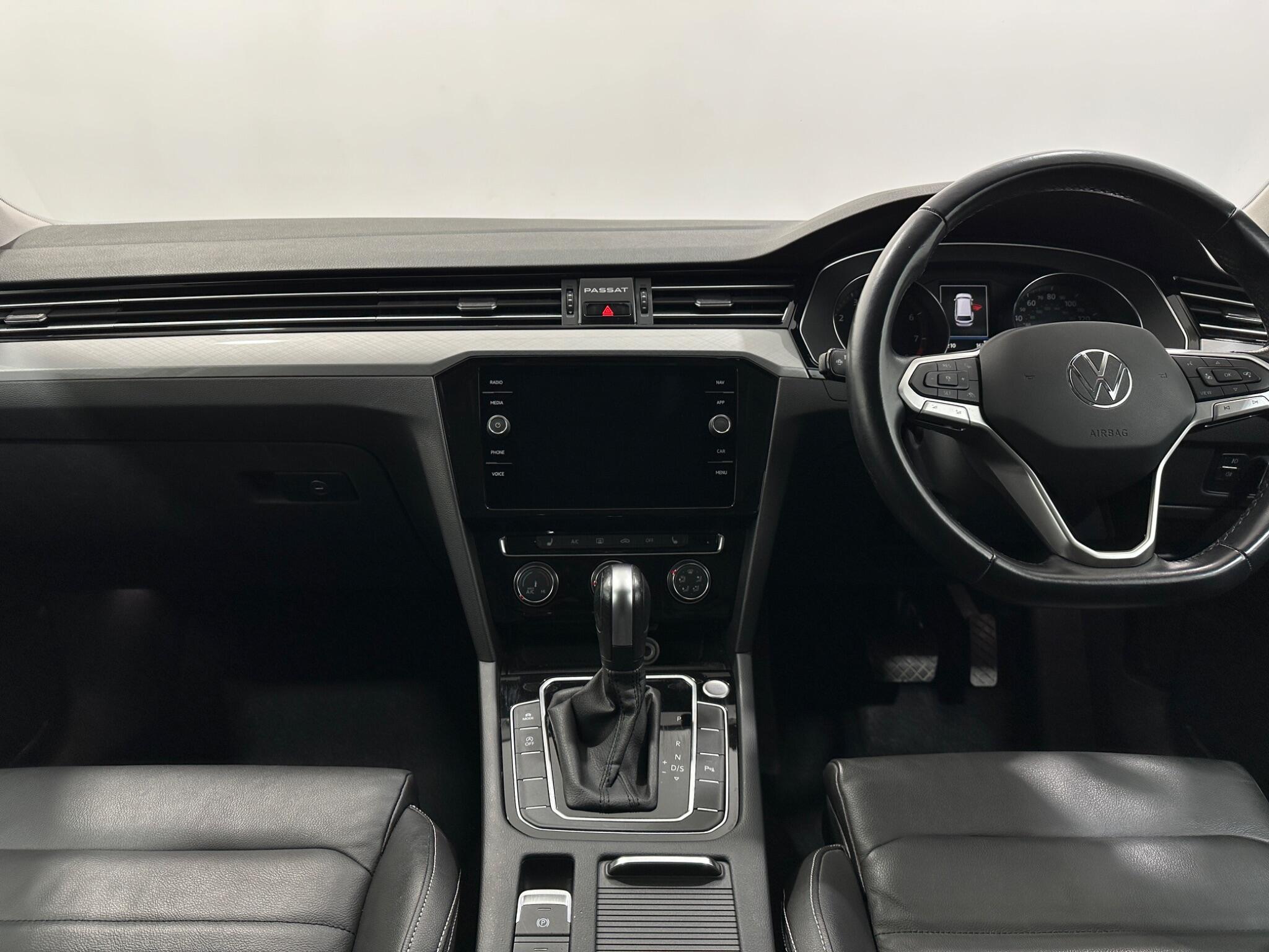 Volkswagen Passat view 20
