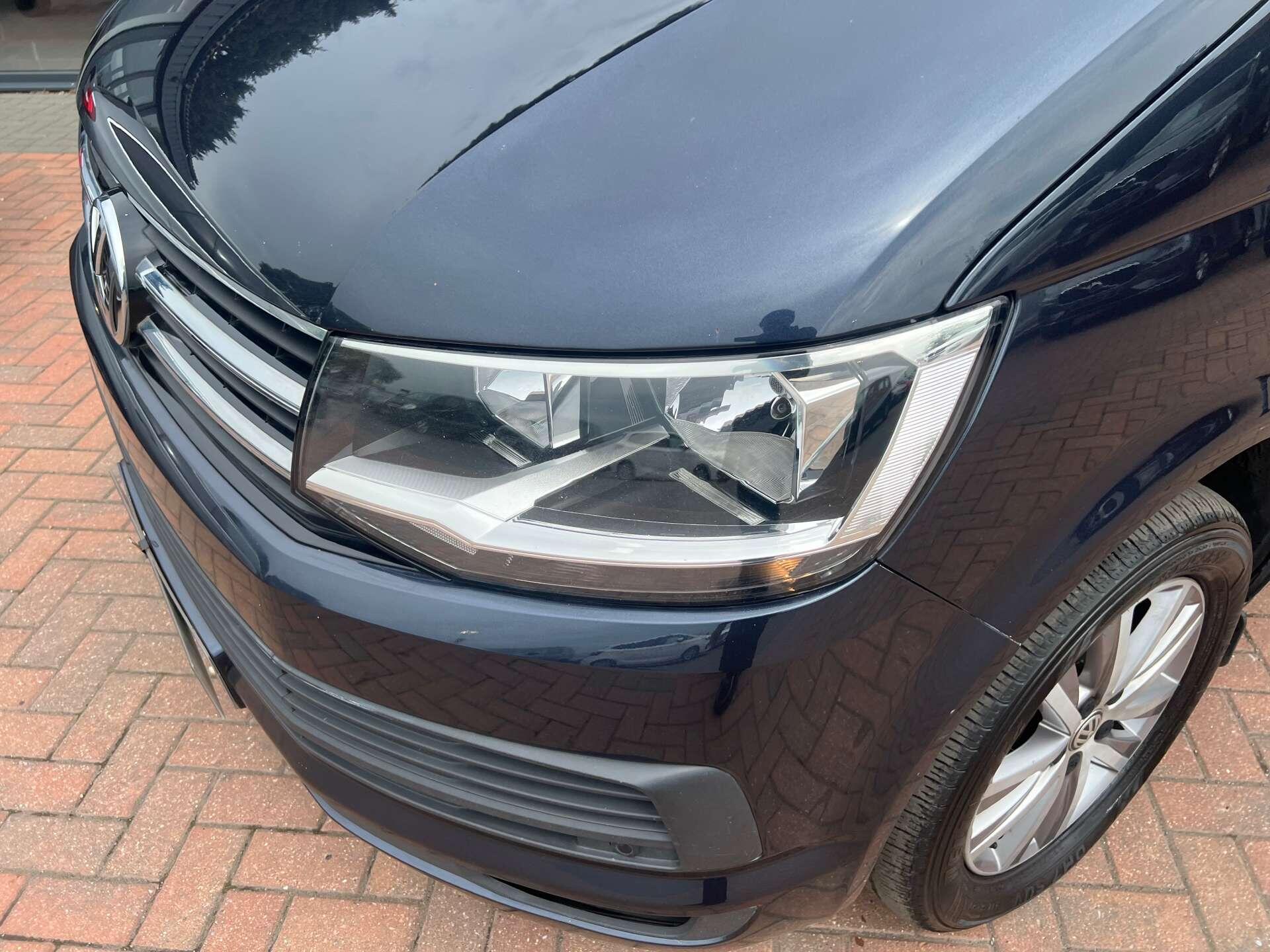 Volkswagen Caravelle view 15