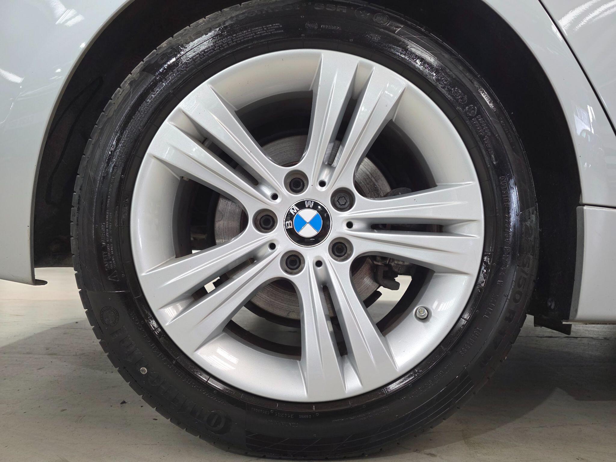 BMW 3 Series view 28